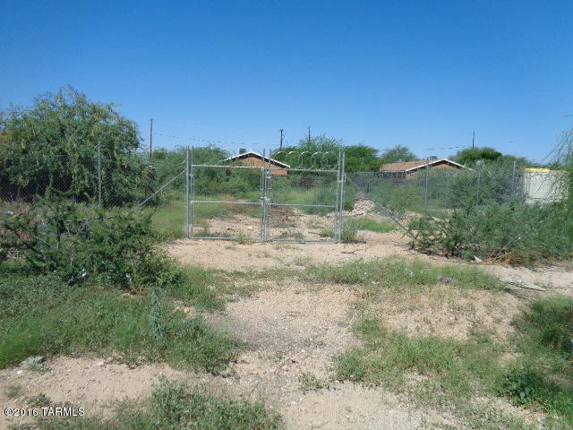 Flat City lot for sale. Owner will consider financing. Zoned R2