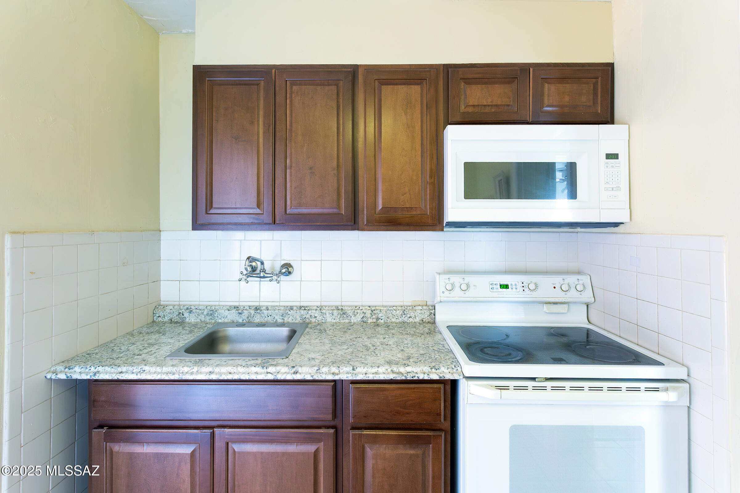 Colonia Del Sol (1-20) - Residential Lease