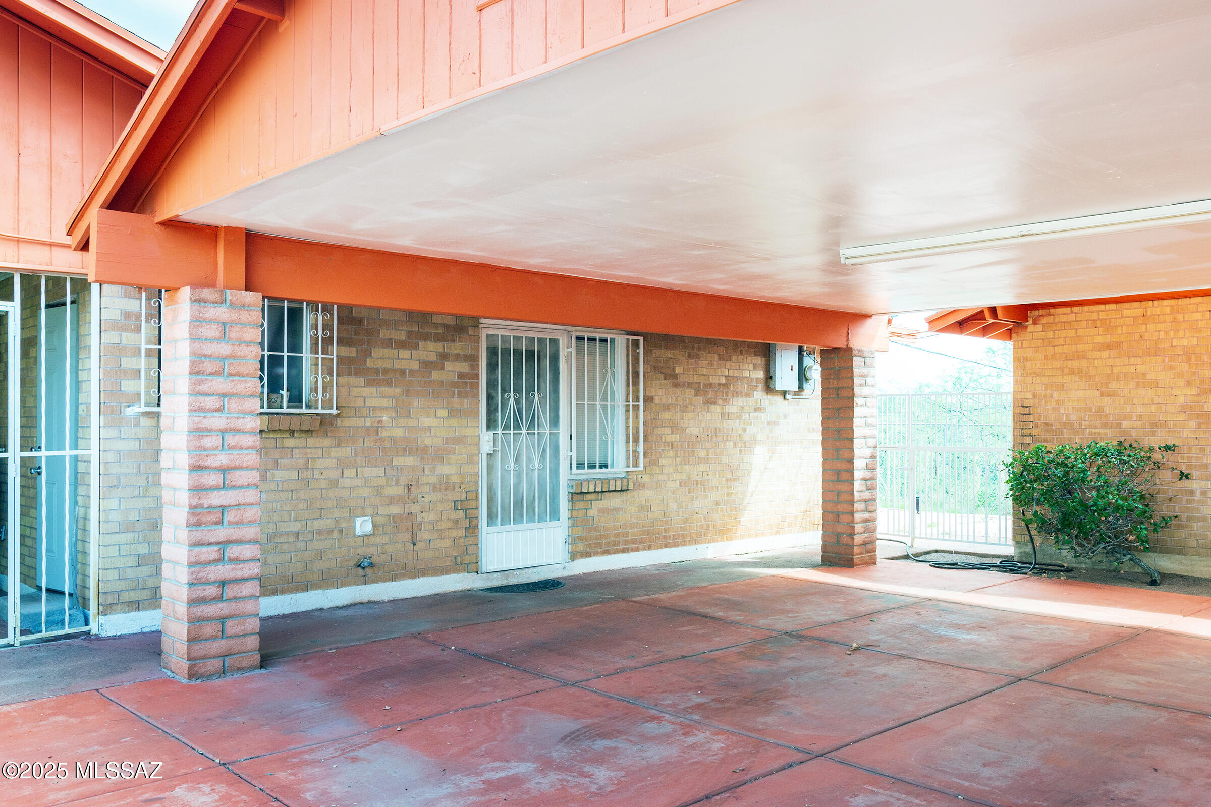 MOVE IN READY RENTAL / FULLY FURNISHED Apartment in NOGALES! This charming and
convenient apartment comes fully furnished and includes all utilities, making it an easy and stress free rental option. The home features comfortable living space, kitchen, a cozy bedroom designed for comfort. Carport parking and back patio. Perfect for professionals, students, or anyone seeking a
simple, hassle free lifestyle. Don't miss this opportunity. Schedule your showing today!