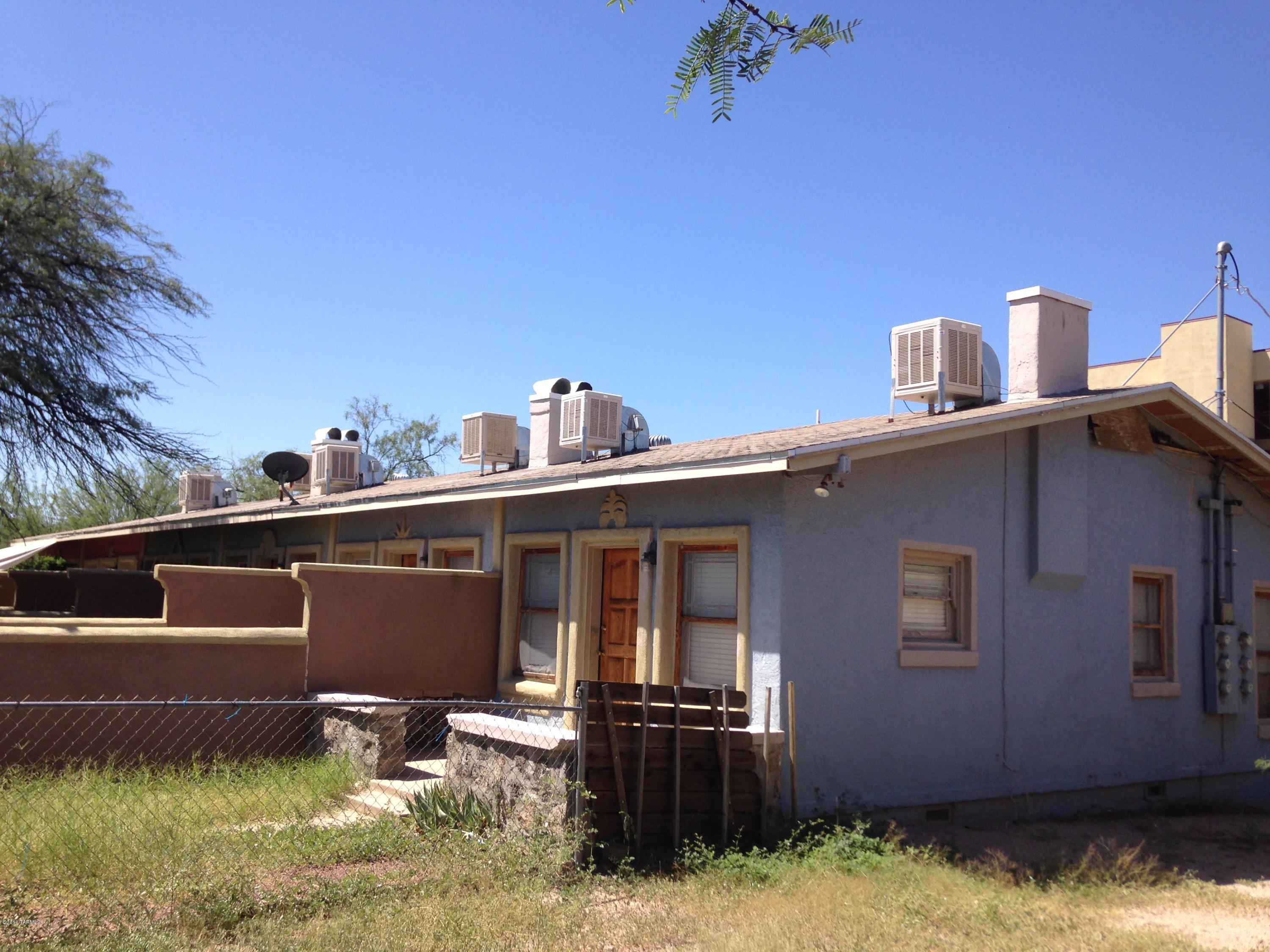 Great 6-unit complex in the heart of University of AZ and downtown area of Tucson. Short distances to Everything. Generous common area for residents.