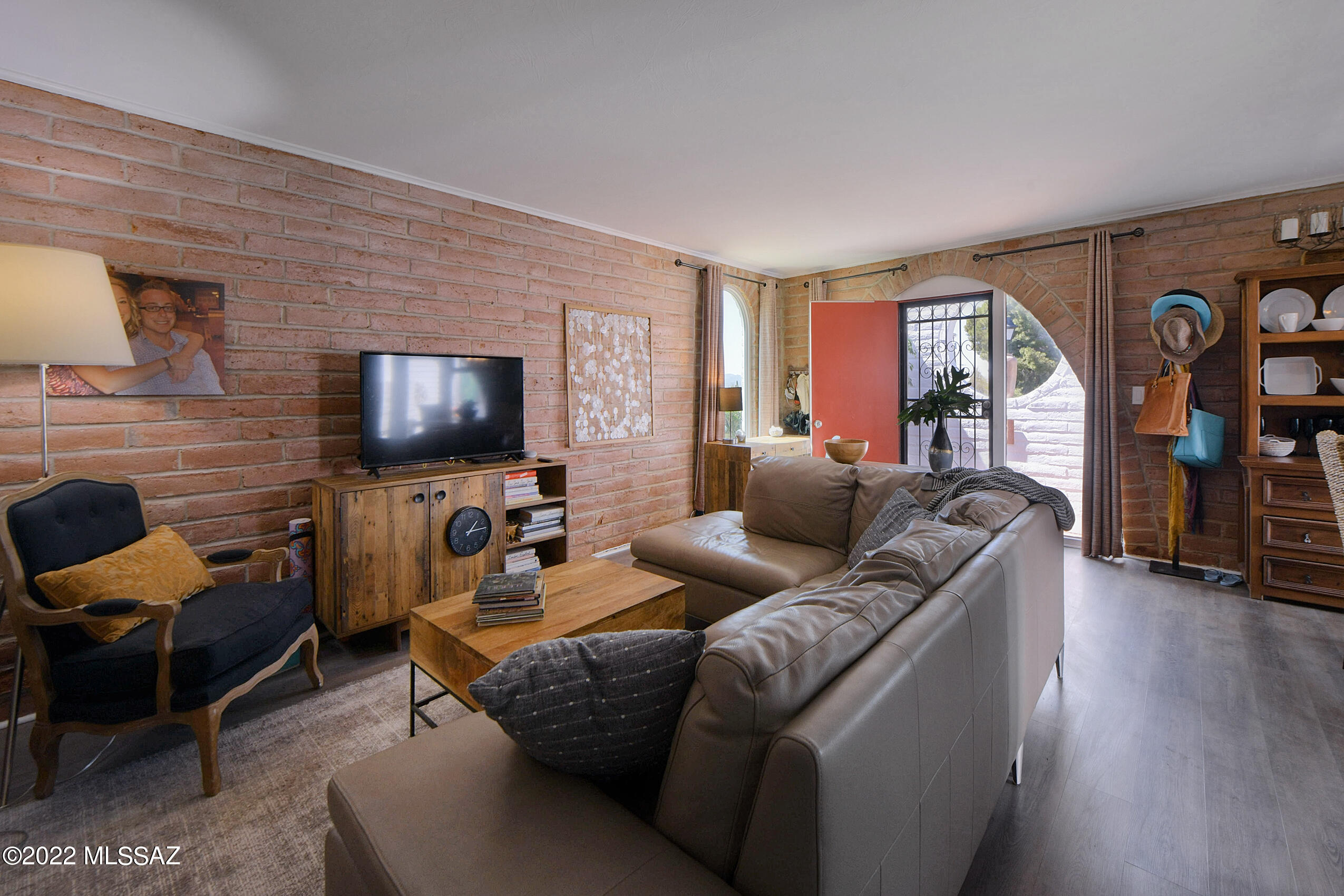 Las Lomitas (1) - Residential