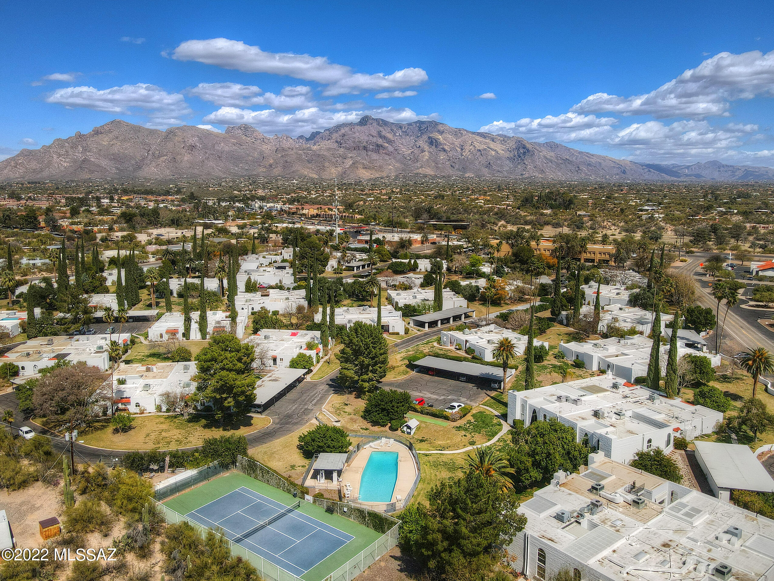 Las Lomitas (1) - Residential