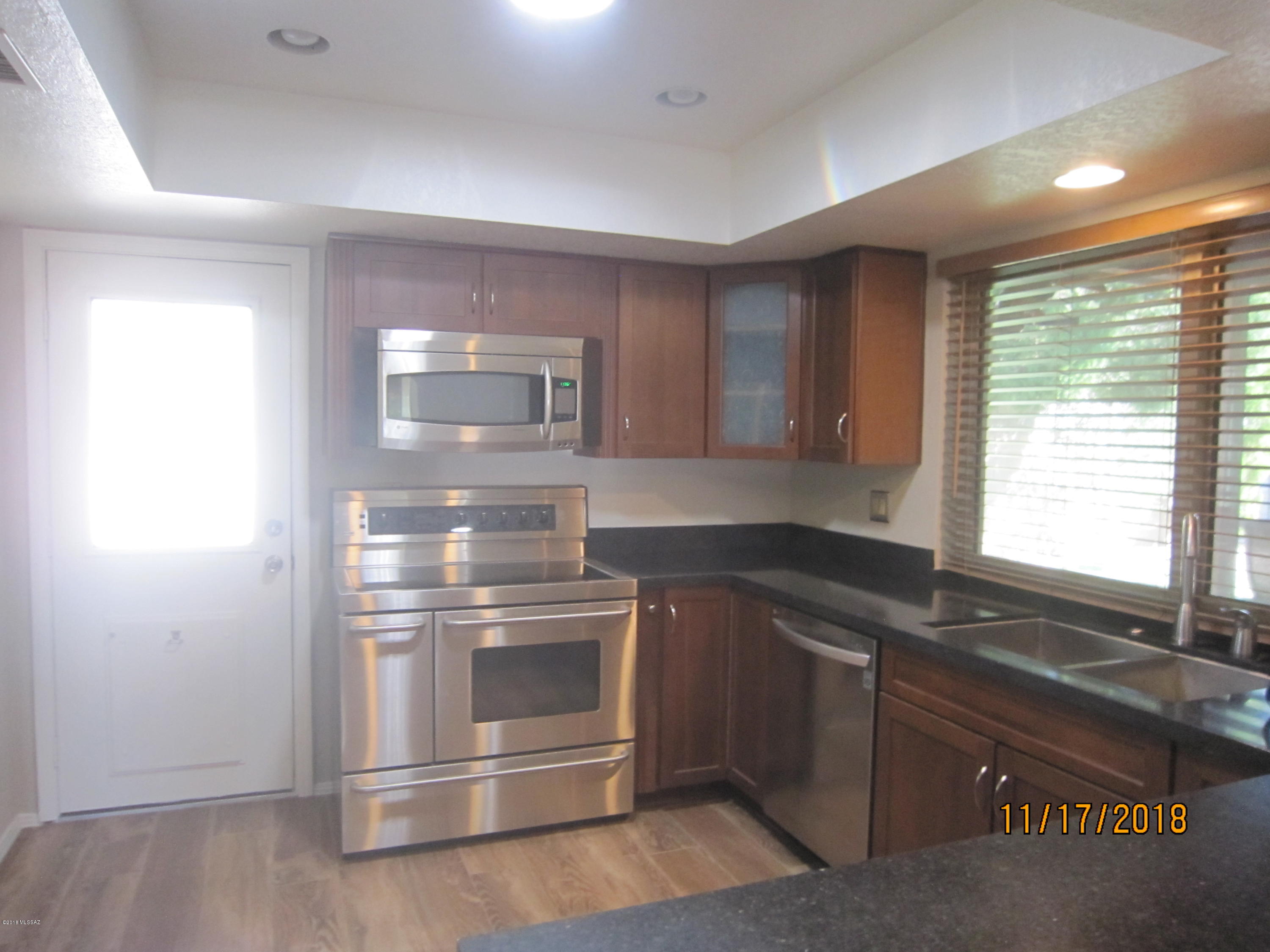 Vista Del Rio (1-217) - Residential Lease