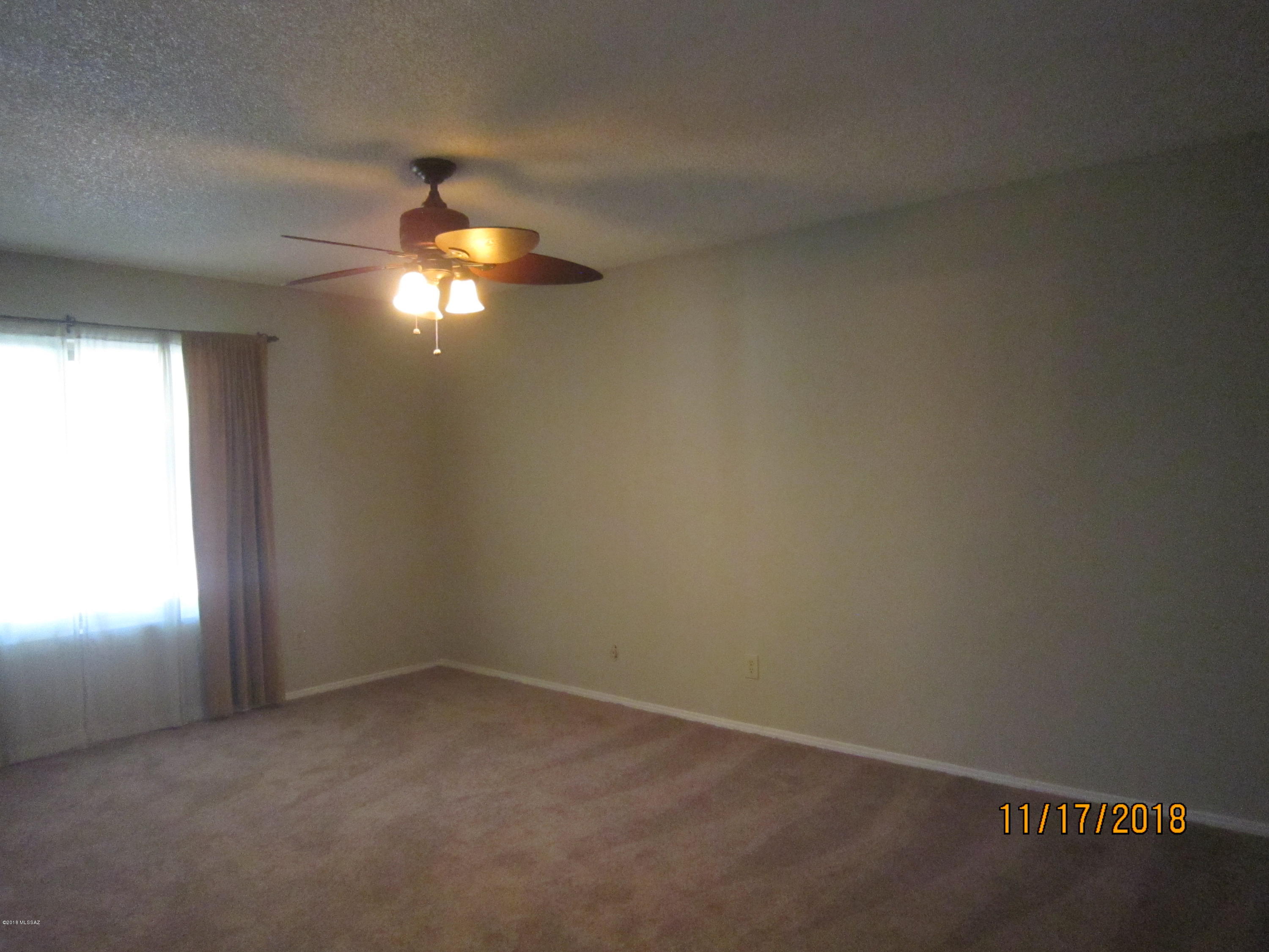 Vista Del Rio (1-217) - Residential Lease
