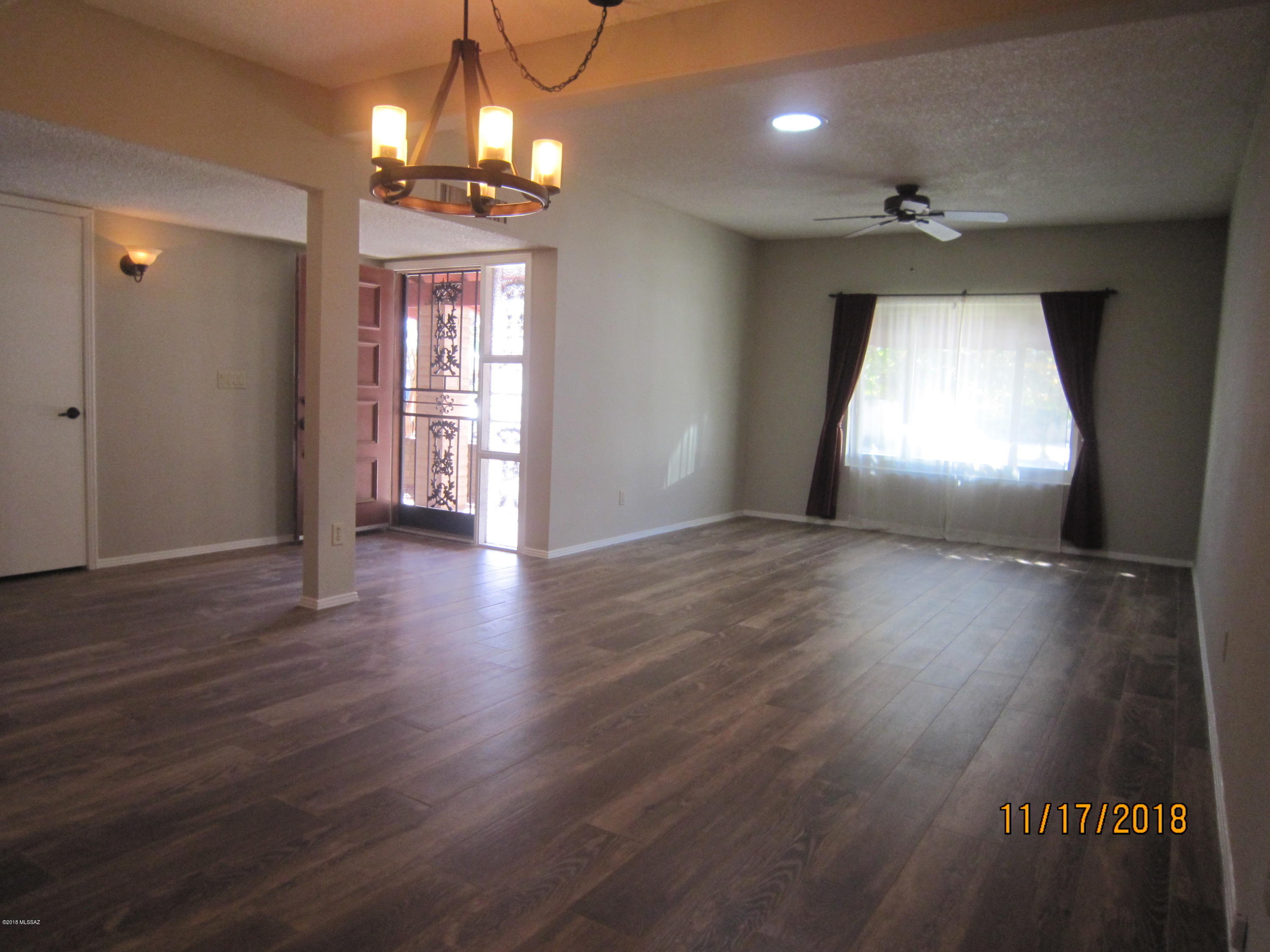 Vista Del Rio (1-217) - Residential Lease