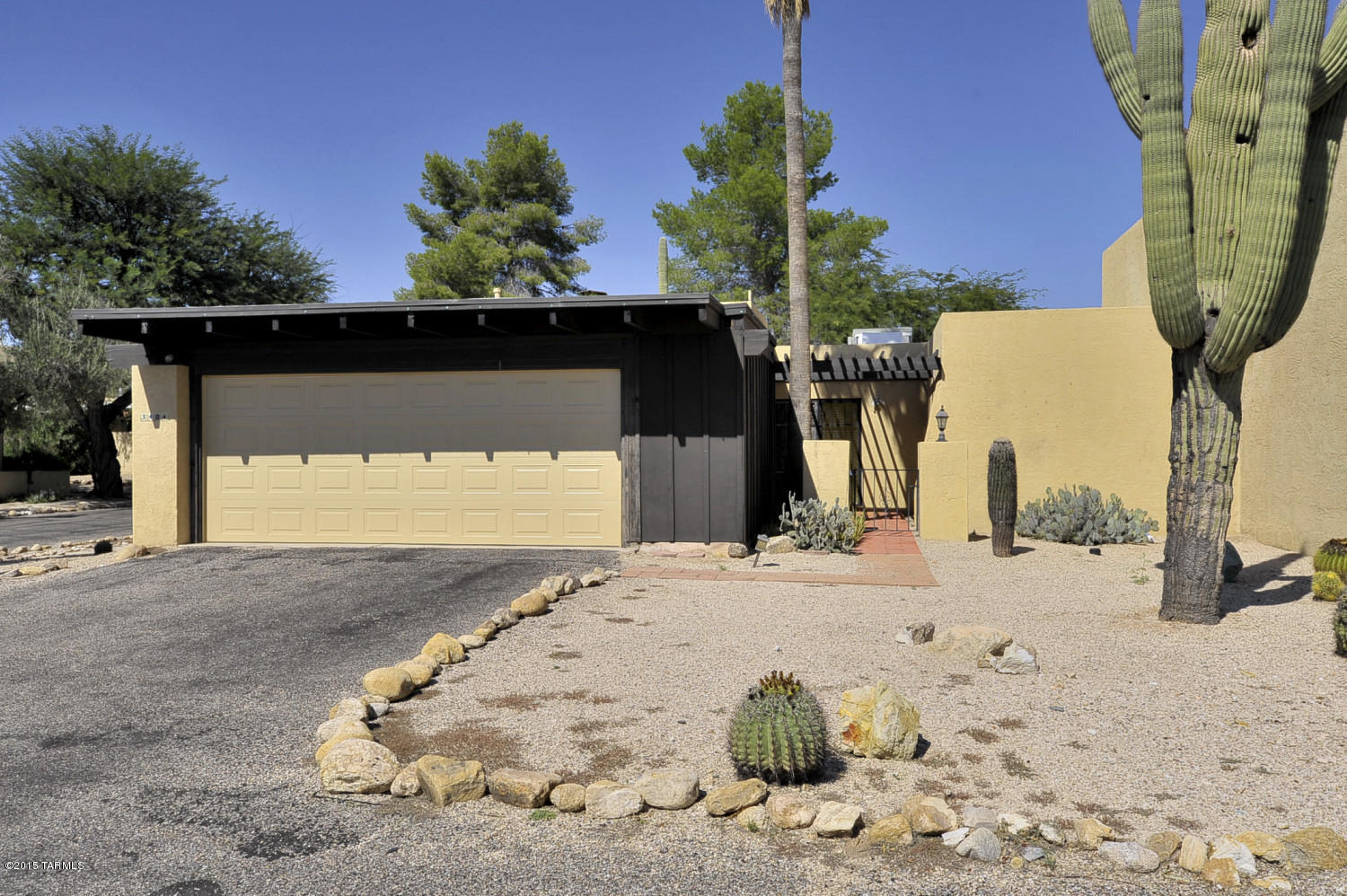 Reasonably priced Sabino Canyon area townhome, convenient to north, east, central and southeast Tucson as well as Udall Park, malls, grocery stores and dining.  Gated front entry, two car garage, AC.  Home features casual living with open kitchen, great room, beehive FP w/Saguaro rib doors.  Has newer carpet, gas stove, micro, refrigerator, washer/dryer. Large covered patio and mountain views. Home warranty provided.