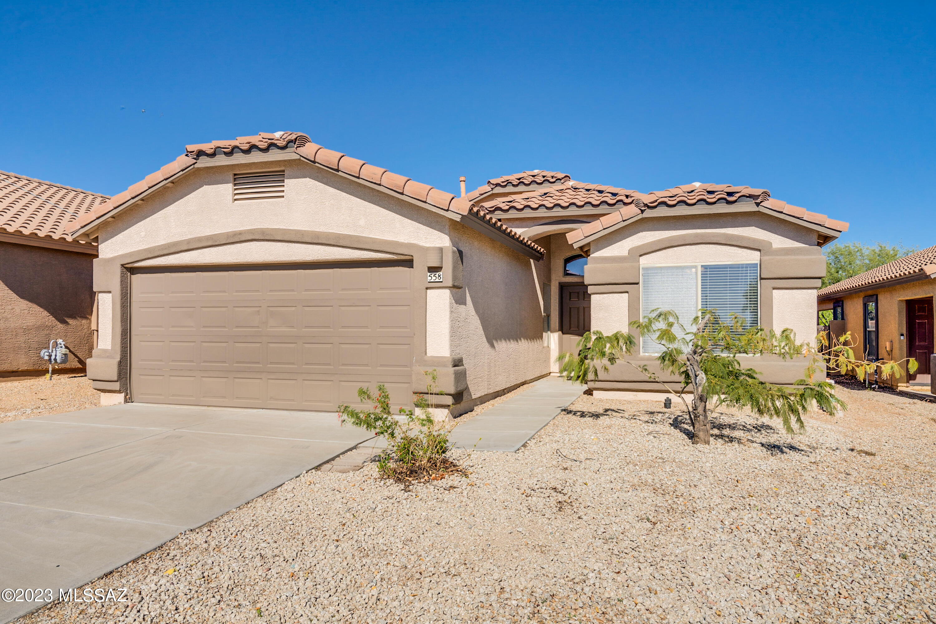3 bedroom/ 2 bathroom single family home that is move-in ready in desirable Rancho Sahuarita!  Large living room situated off the kitchen offers flexible furniture placement.  Kitchen has maple cabinets, ample countertop prep space, gas range, pantry and refrigerator is included. Split bedroom plan! Primary bedroom is generous in size with a bay window; primary bathroom en-suite features double vanity, Shower/Soaking tub combo, and a substantial walk-in closet. Just off the living room there is a Sliding glass door entry to covered patio with an extended concrete patio. Rancho Sahuarita offers fantastic amenities including pool, spa, splash pad, lake, walking/jogging paths, work-out facilities, basketball courts and more! Property is located within walking distance to Parque Del Presdio!!