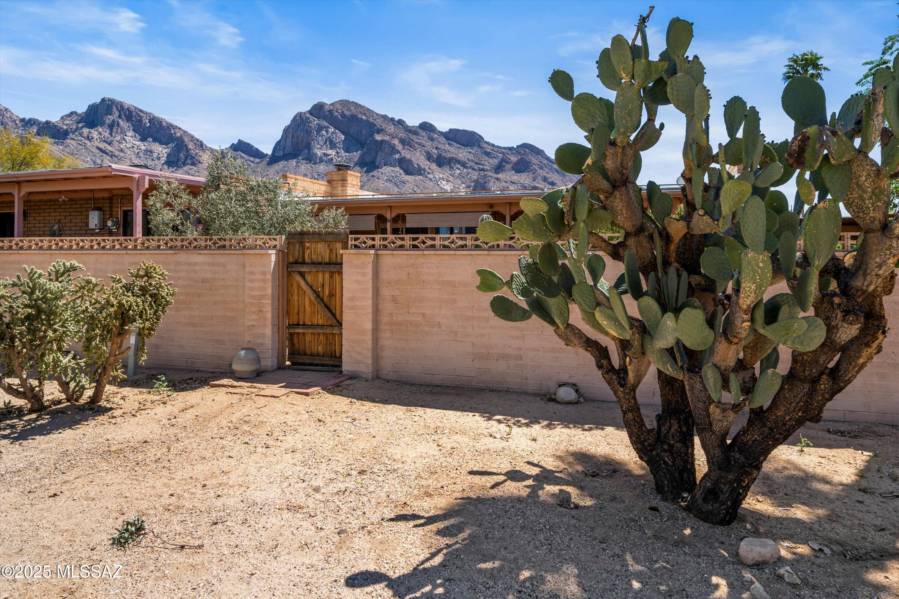 Oro Valley Townhouses (47-52, 58-91) - Residential