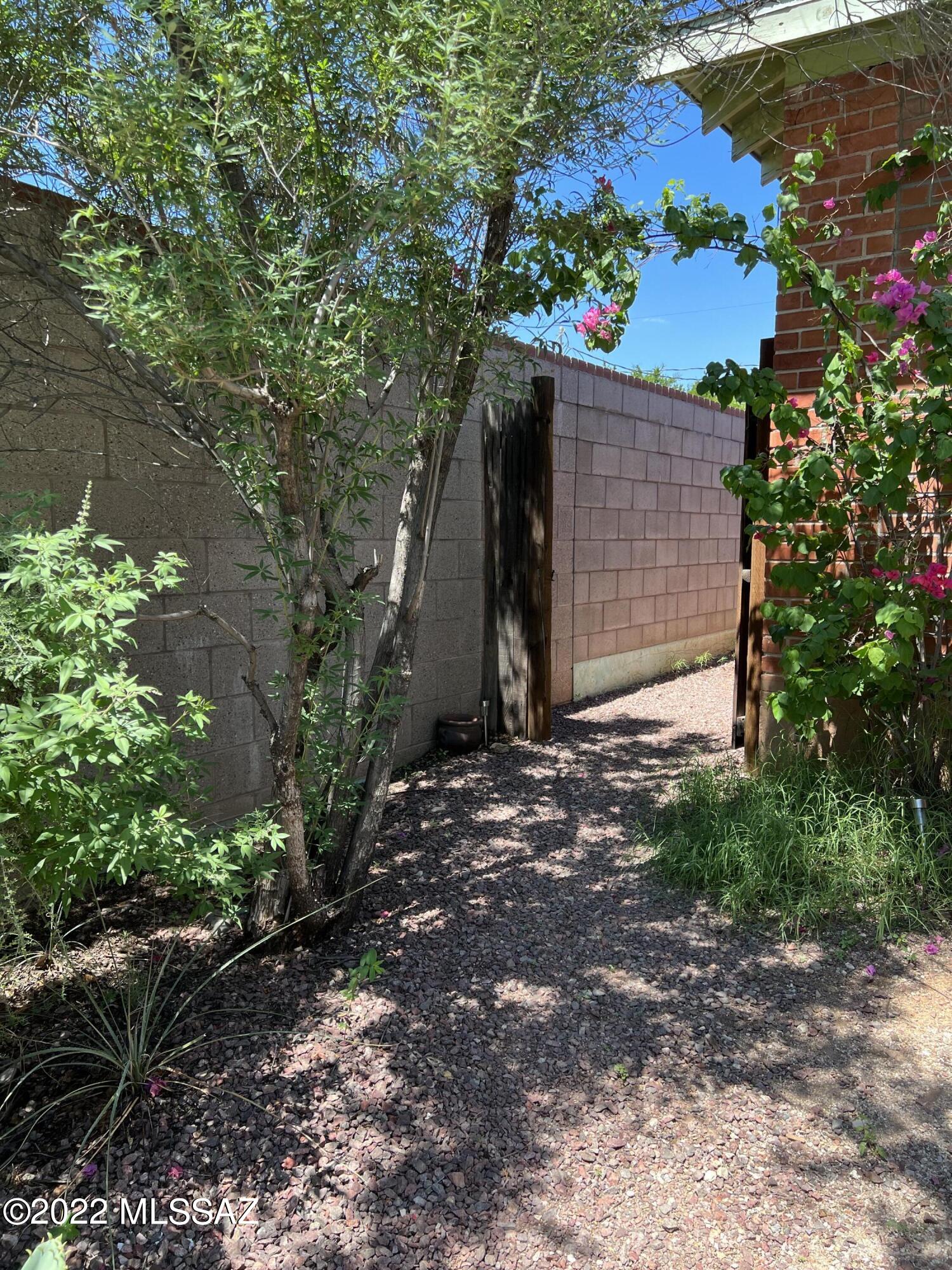 La Mirada (1-8) - Residential Lease