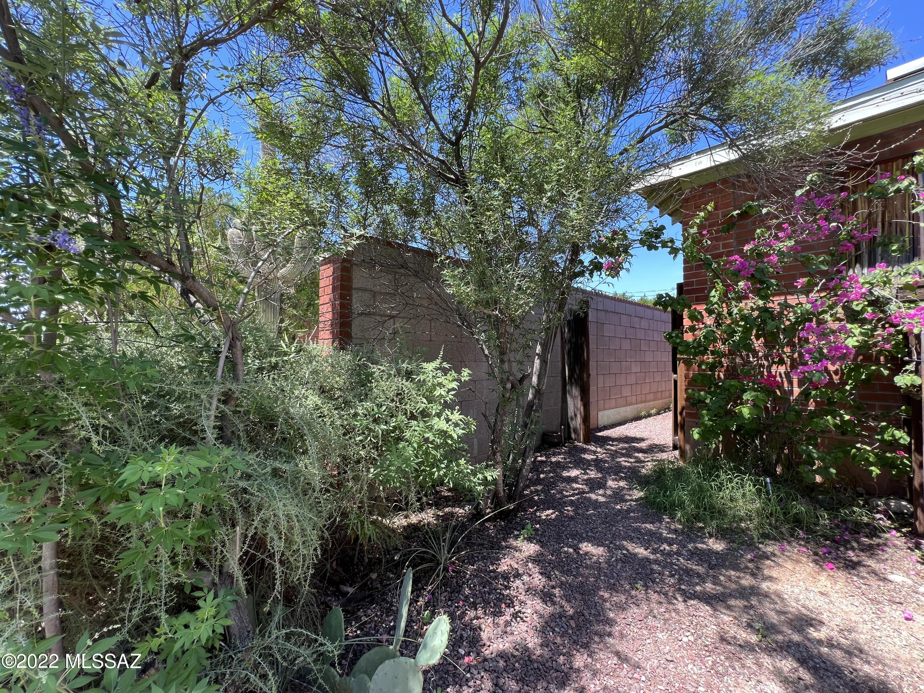 La Mirada (1-8) - Residential Lease
