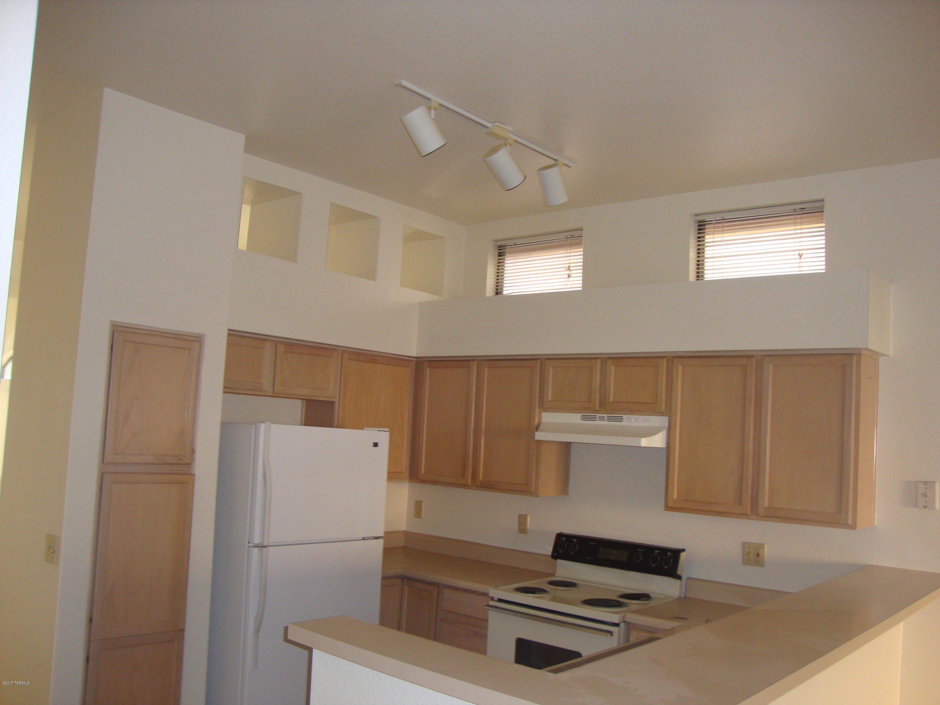 Hacienda Del Oro (1-78) - Residential Lease