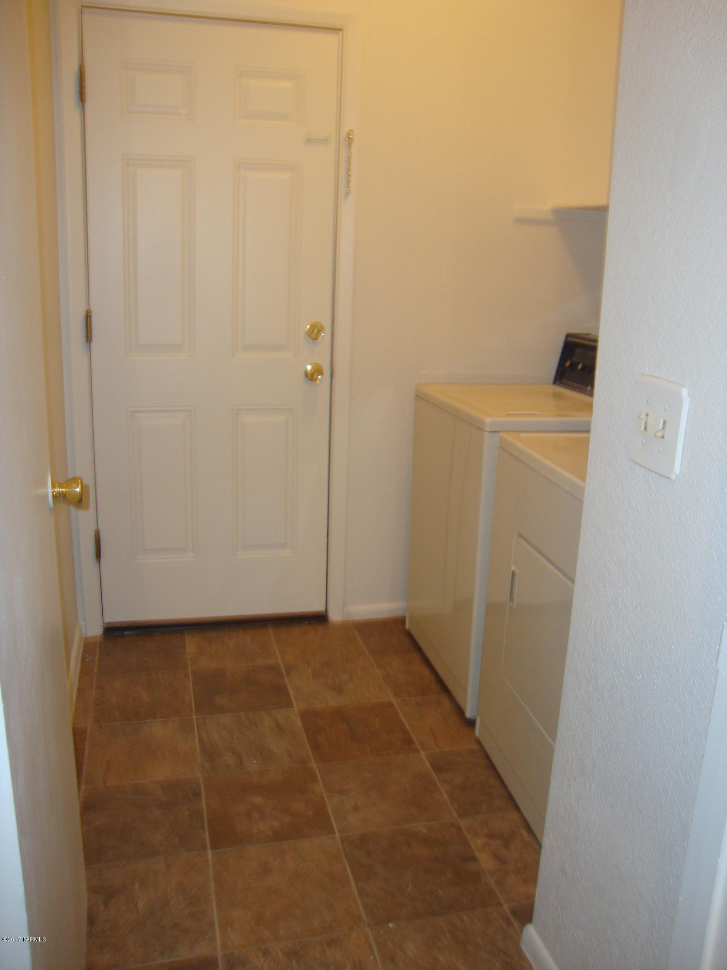 Hacienda Del Oro (1-78) - Residential Lease