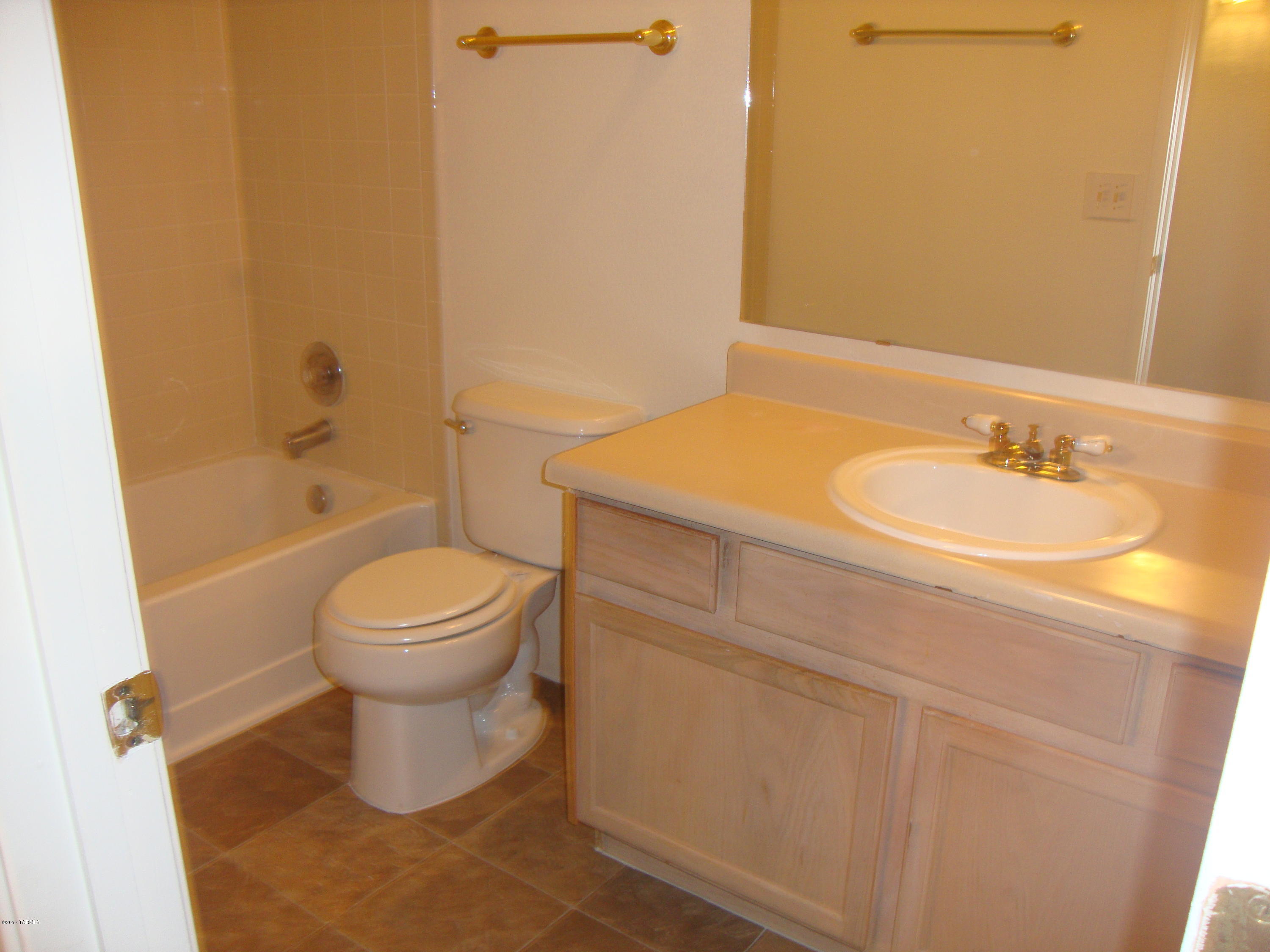 Hacienda Del Oro (1-78) - Residential Lease
