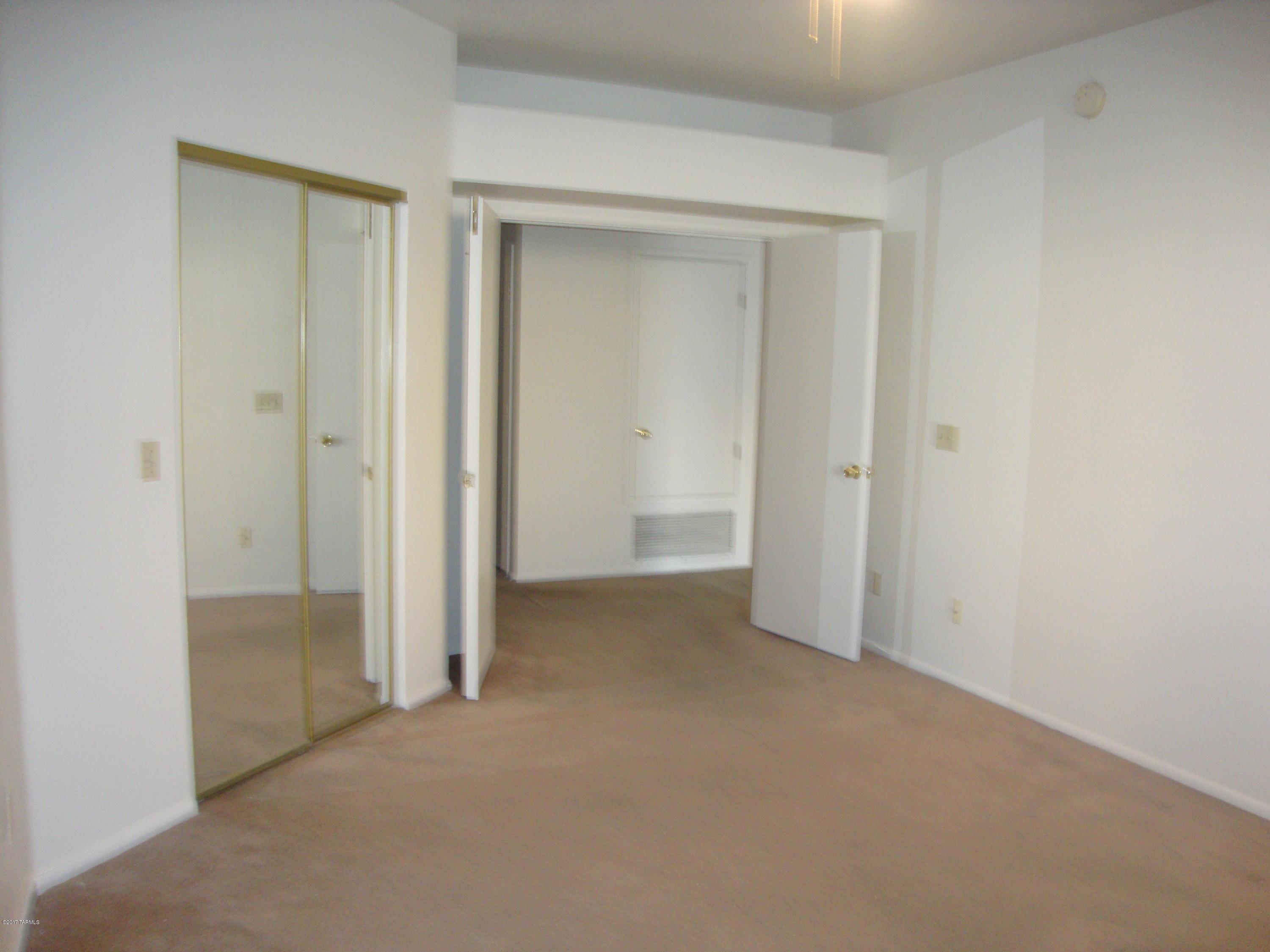 Hacienda Del Oro (1-78) - Residential Lease