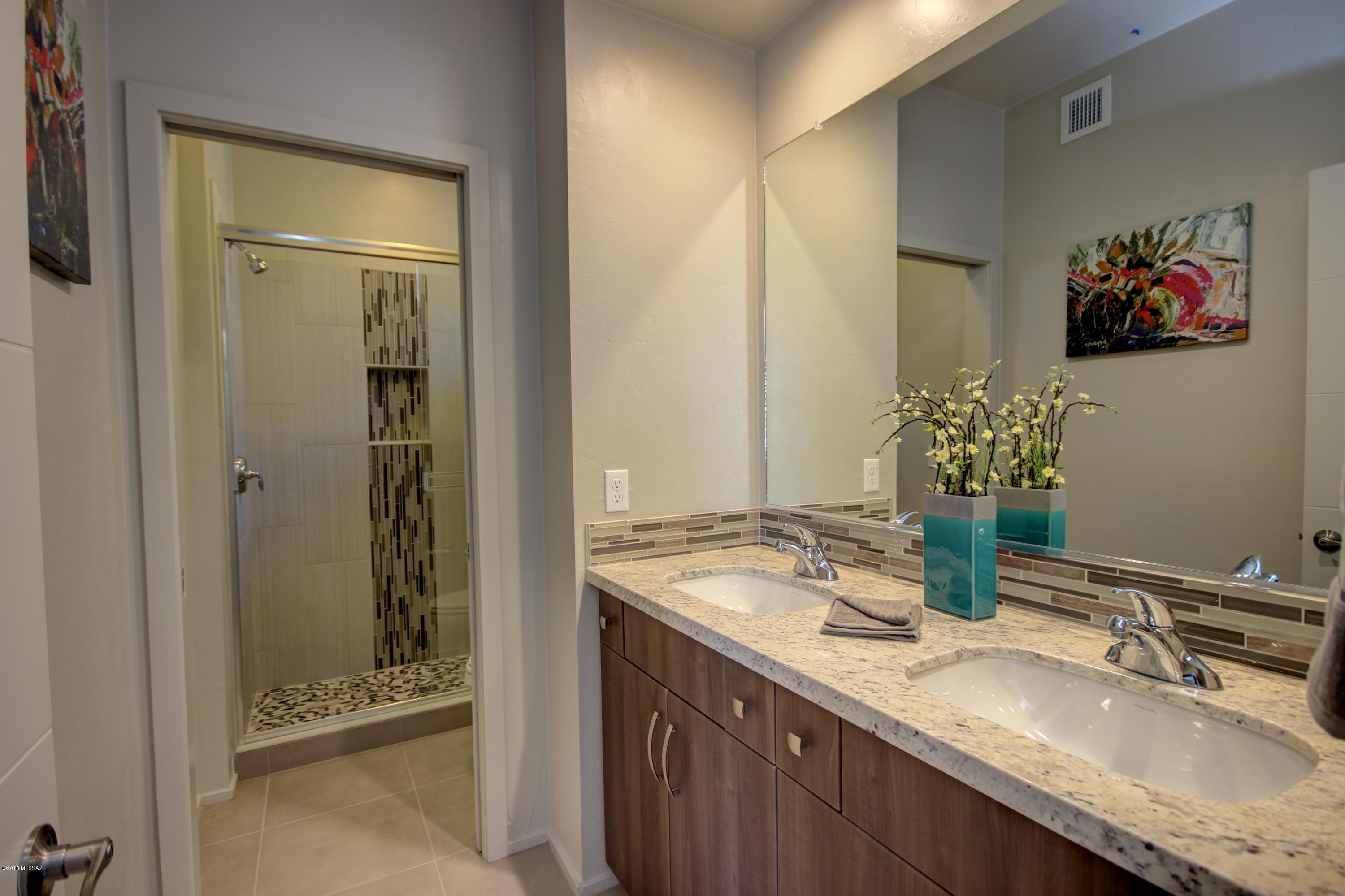 Camino Modern SQ20180120608 - Residential