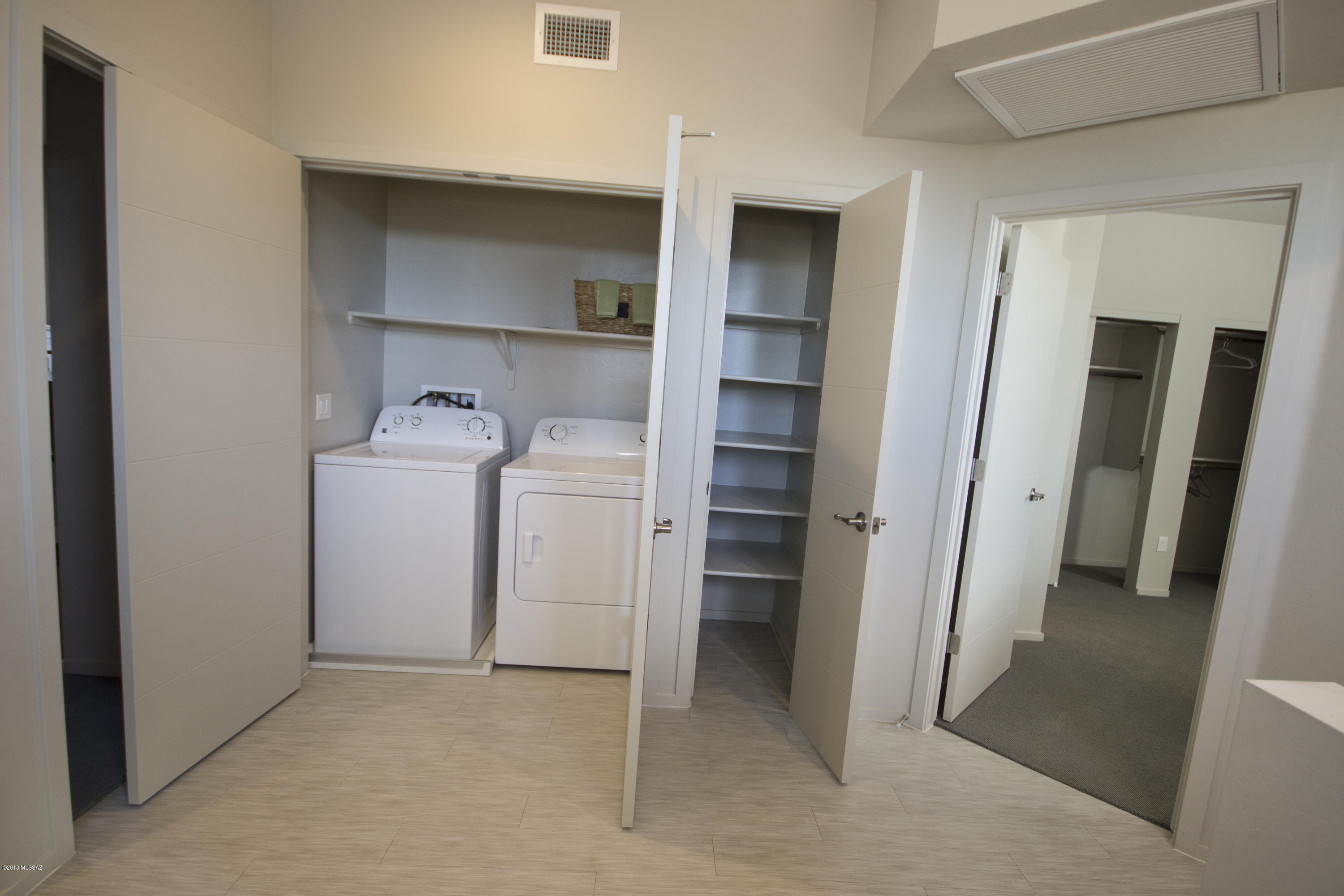 Camino Modern SQ20180120608 - Residential