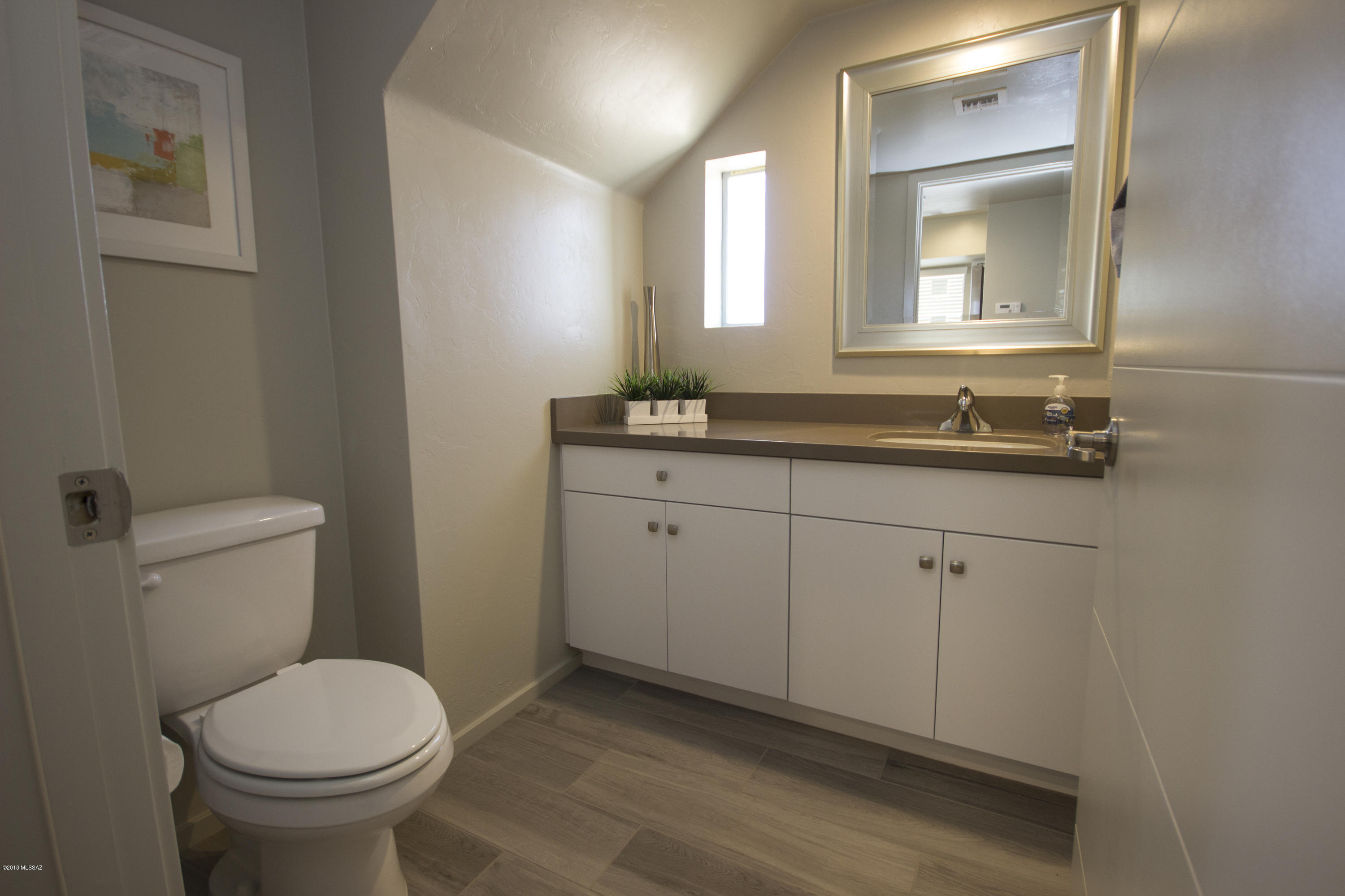 Camino Modern SQ20180120608 - Residential