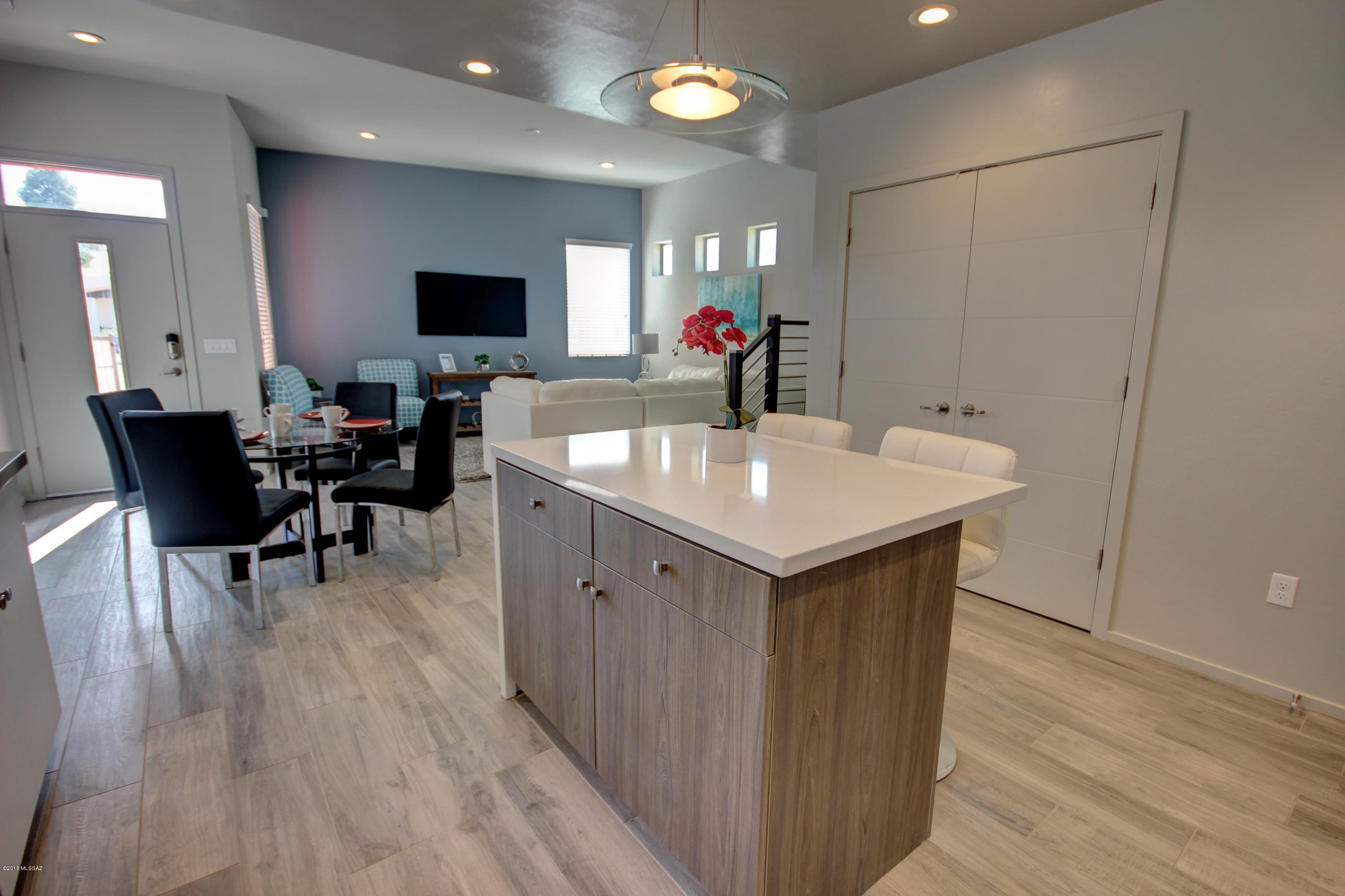 Camino Modern SQ20180120608 - Residential