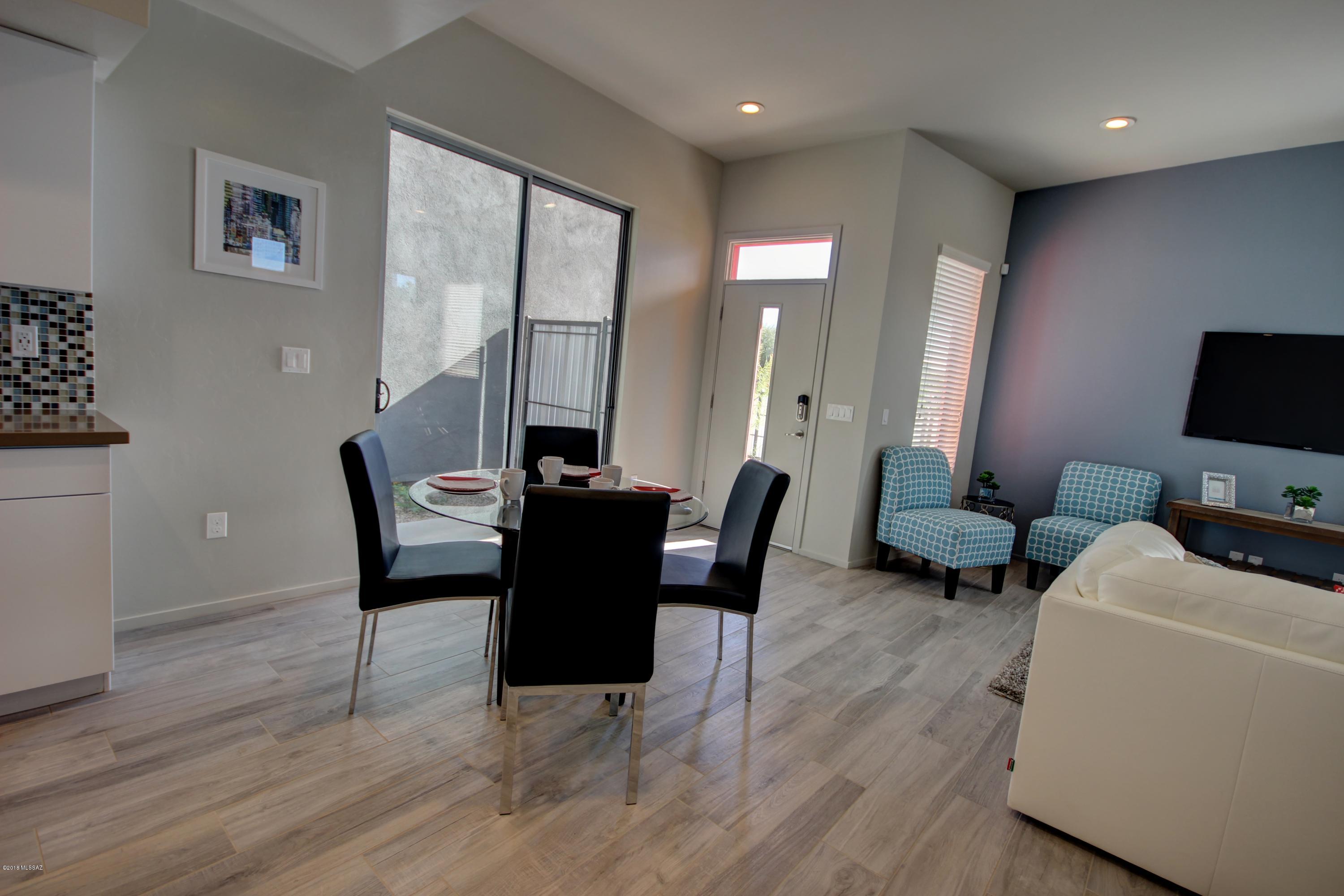 Camino Modern SQ20180120608 - Residential