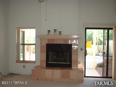 Charming 2bdr/2ba home in The Colony at Oro Valley! Gated courtyard entrance, living room w/fireplace and two car garage. Relax in the back yard w/sparkling pool and spectacular mountain views!Located minutes to restaurants & shopping.
TENANT OCCUPIED THRU 07/31/2019

**POOL SERVICE IS INCLUDED AND TENANT MUST BE COOPERATIVE WITH ALLOWING THE POOL SERVICE MAN TO COME THRU THE HOUSE **