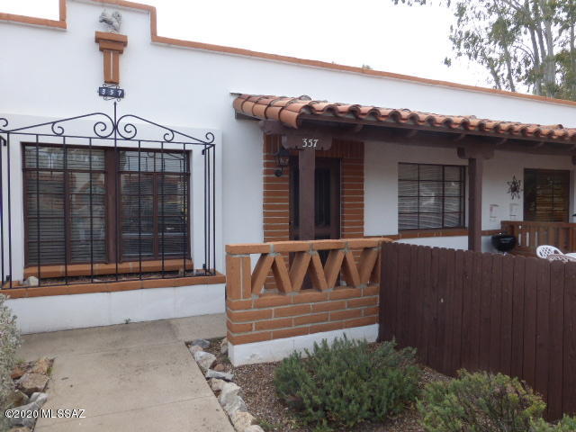 UPDATED  NEW CARPET, NEW TILE FLOORING, INTERIOR PAINT, NEW KITCHEN COUNTERS! Located in the heart of  Villas West offering open floor plan with designated parking in front of this unit! Enjoy the Community Pools & park like setting!
All exterior maintenance, roof, HVAC water heater, sewer, water, garbage collection, exterior pest and termite control and common area maintenance are included in the HOA.
Come enjoy the good life at Villas West!