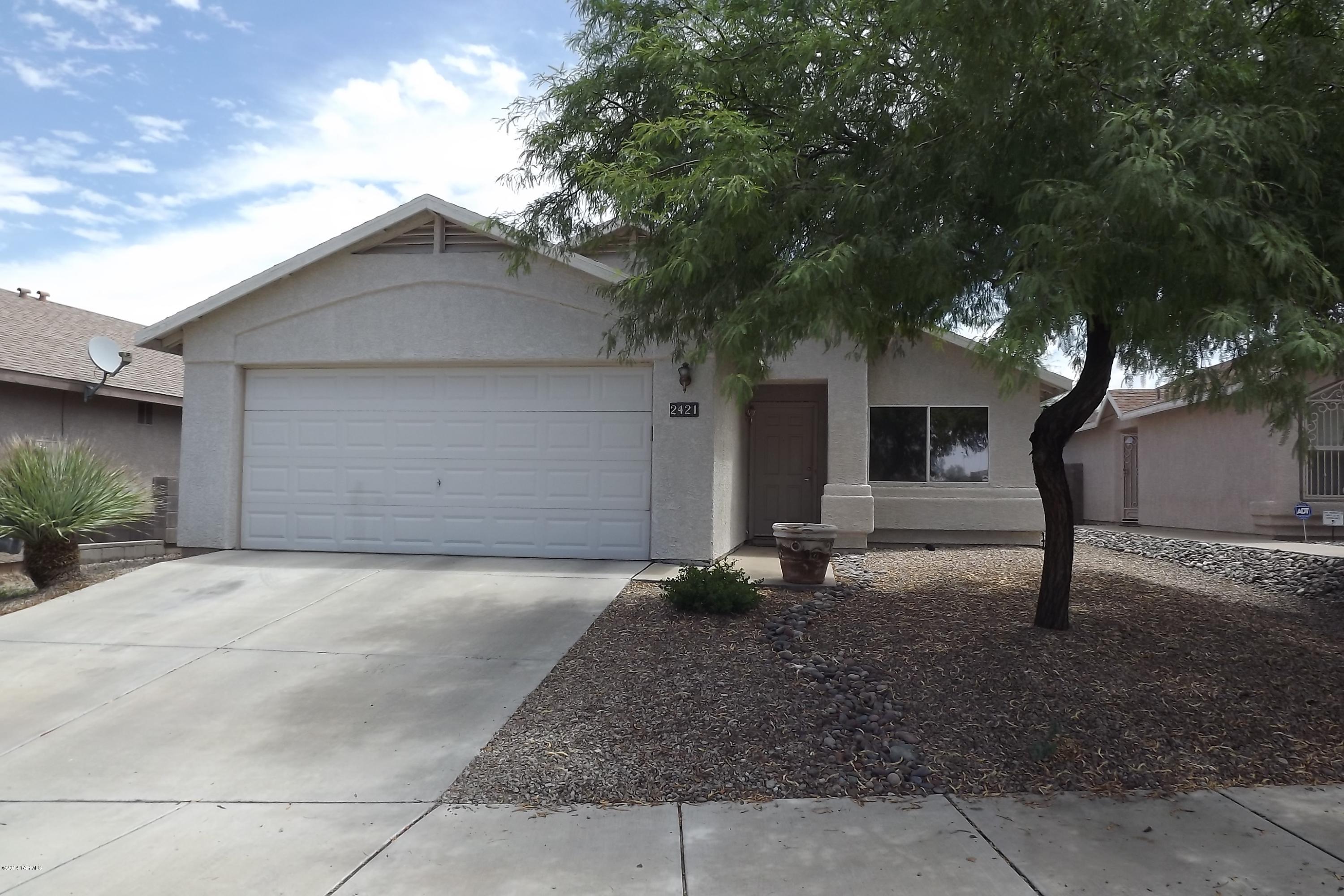 GREAT OPPORTUNITY. NICE 3/2 HOME CLOSE TO PARKS AND U of A.