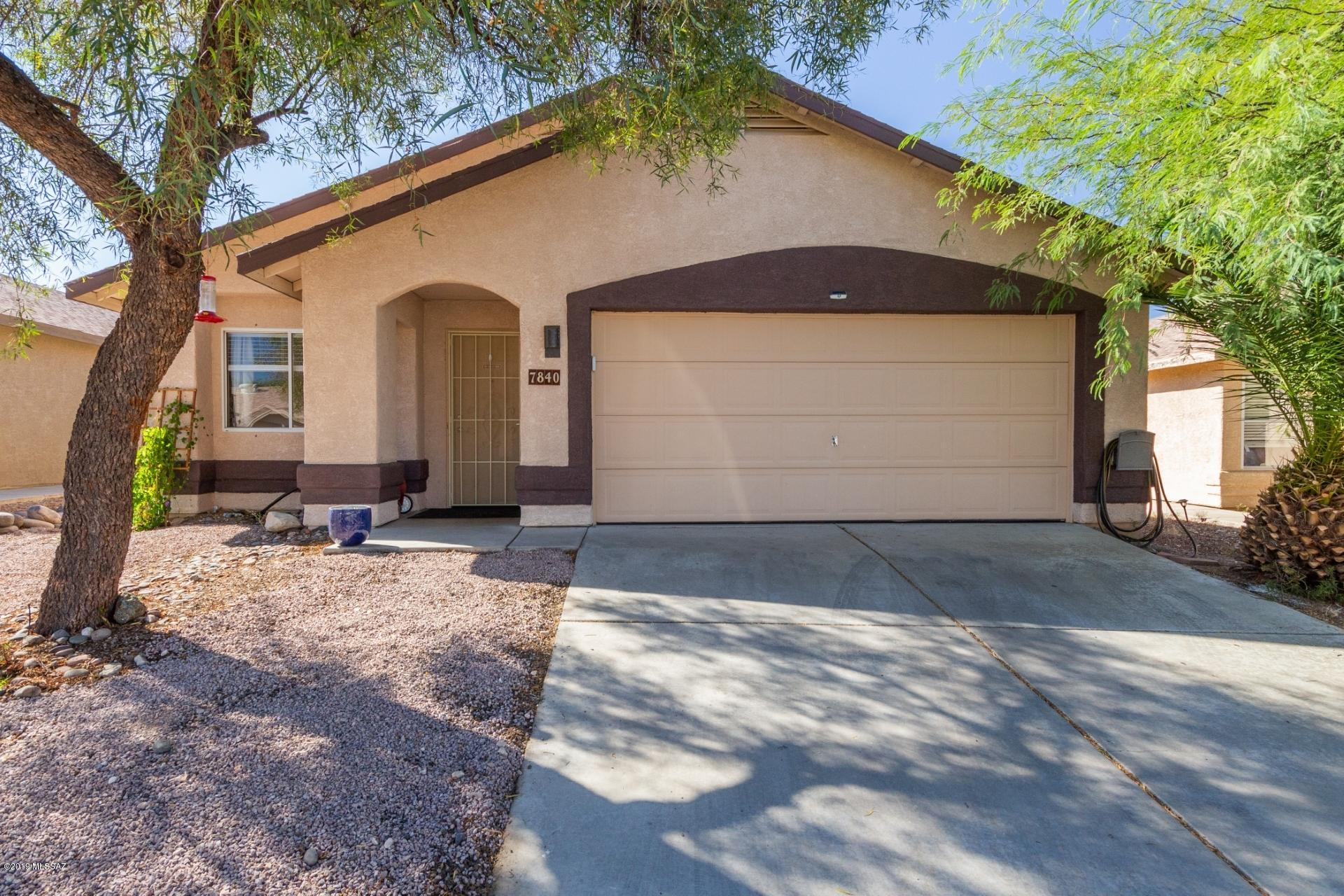 Charming home nestled in Rita Ranch.  No HOA!  Close to schools, parks and shopping. Vaulted ceilings, separate living & family room, and a nice sized backyard! Brand new AC!! Open kitchen features back splash, stainless steel appliances, and great breakfast bar. Large master bedroom with walk-in closet, dual vanity sinks and garden tub shower. Mostly tile throughout!  No poly pipes. Come see this great home before it is gone!