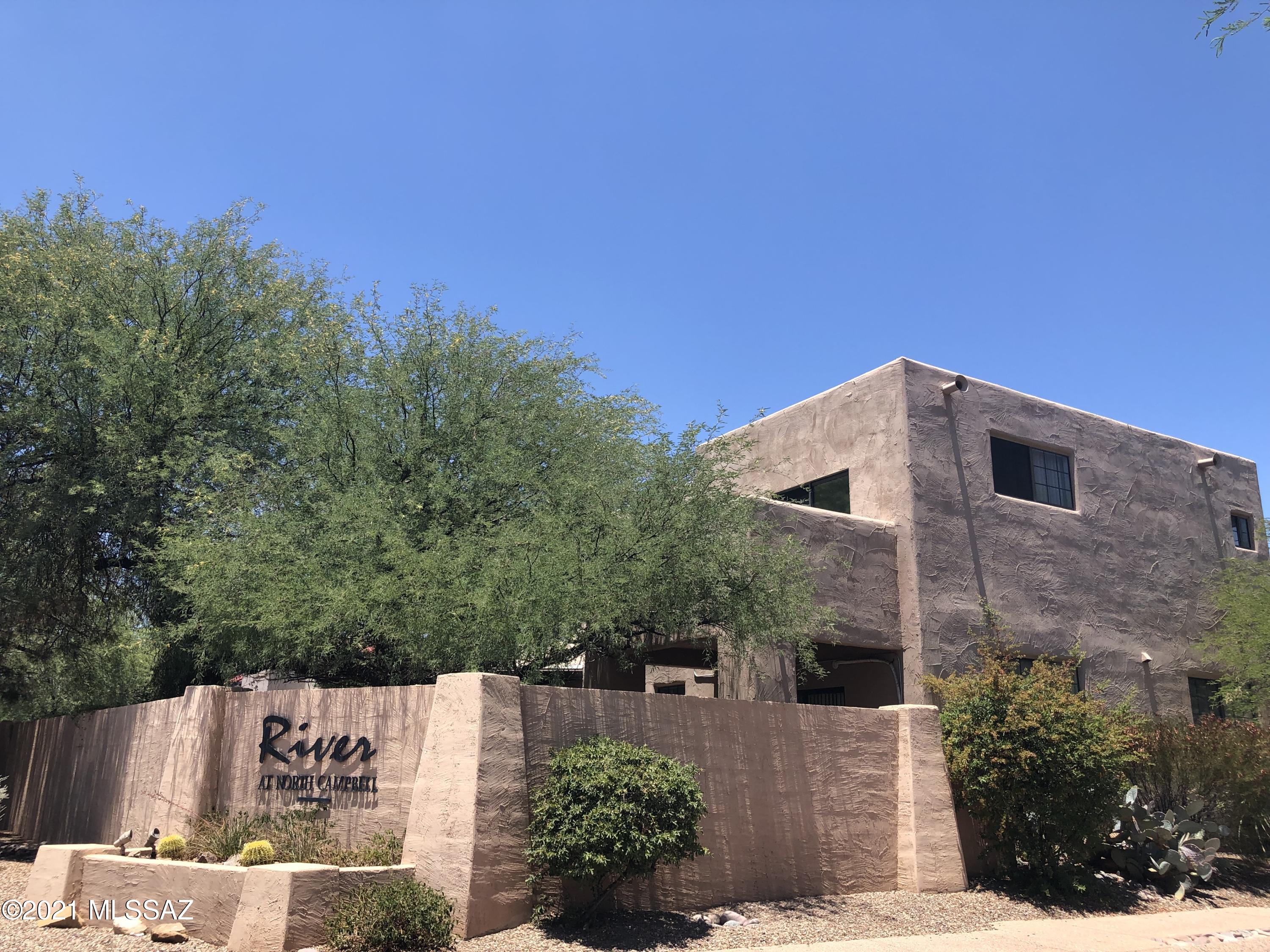 Fabulous floorplan! 4bdr/3ba in Central Tucson minutes to the Riverwalk, St. Philips Plaza and more!
Downstairs offers Greatroom w/high ceilings, remodeled kitchen, two bedrooms and full bath.
Spacious Upstairs Master bedroom w/ensuite and private patio.
Fenced backyard, extended covered patio, two car garage and community pool!