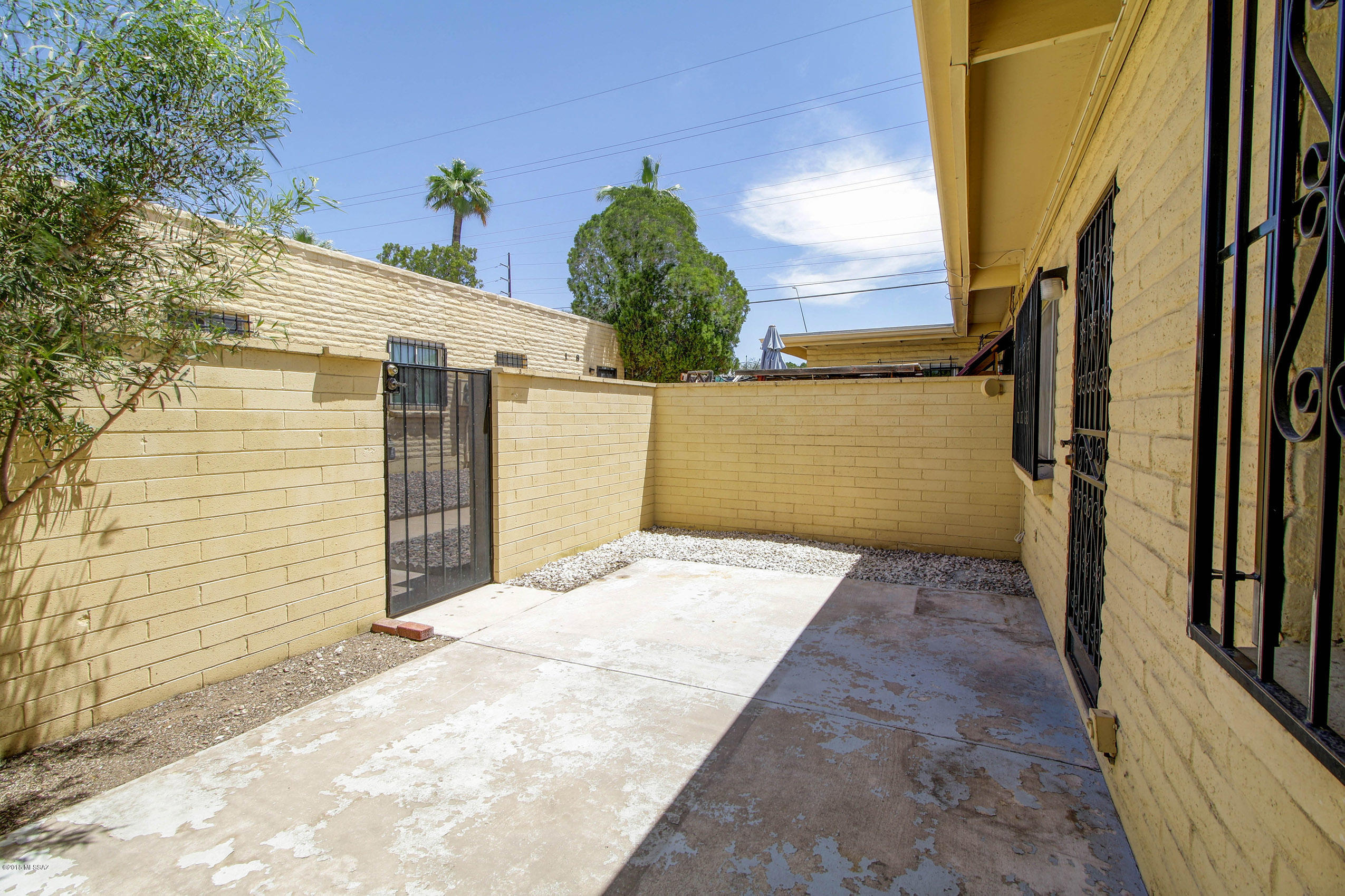 Villa Del Vista Condominium - Residential