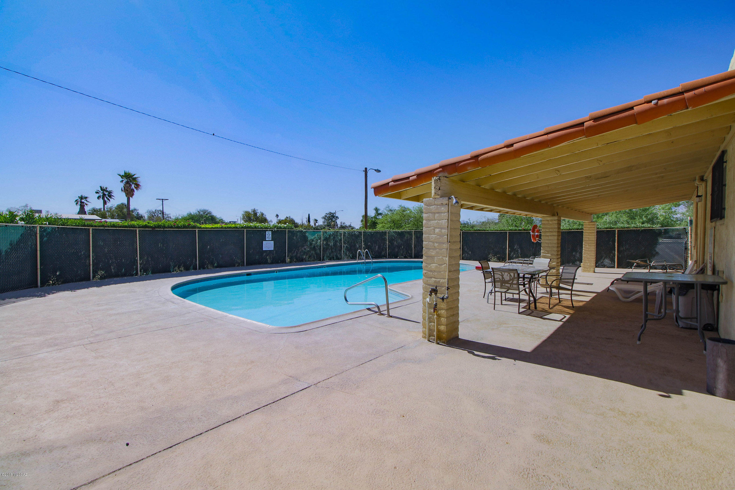 Villa Del Vista Condominium - Residential