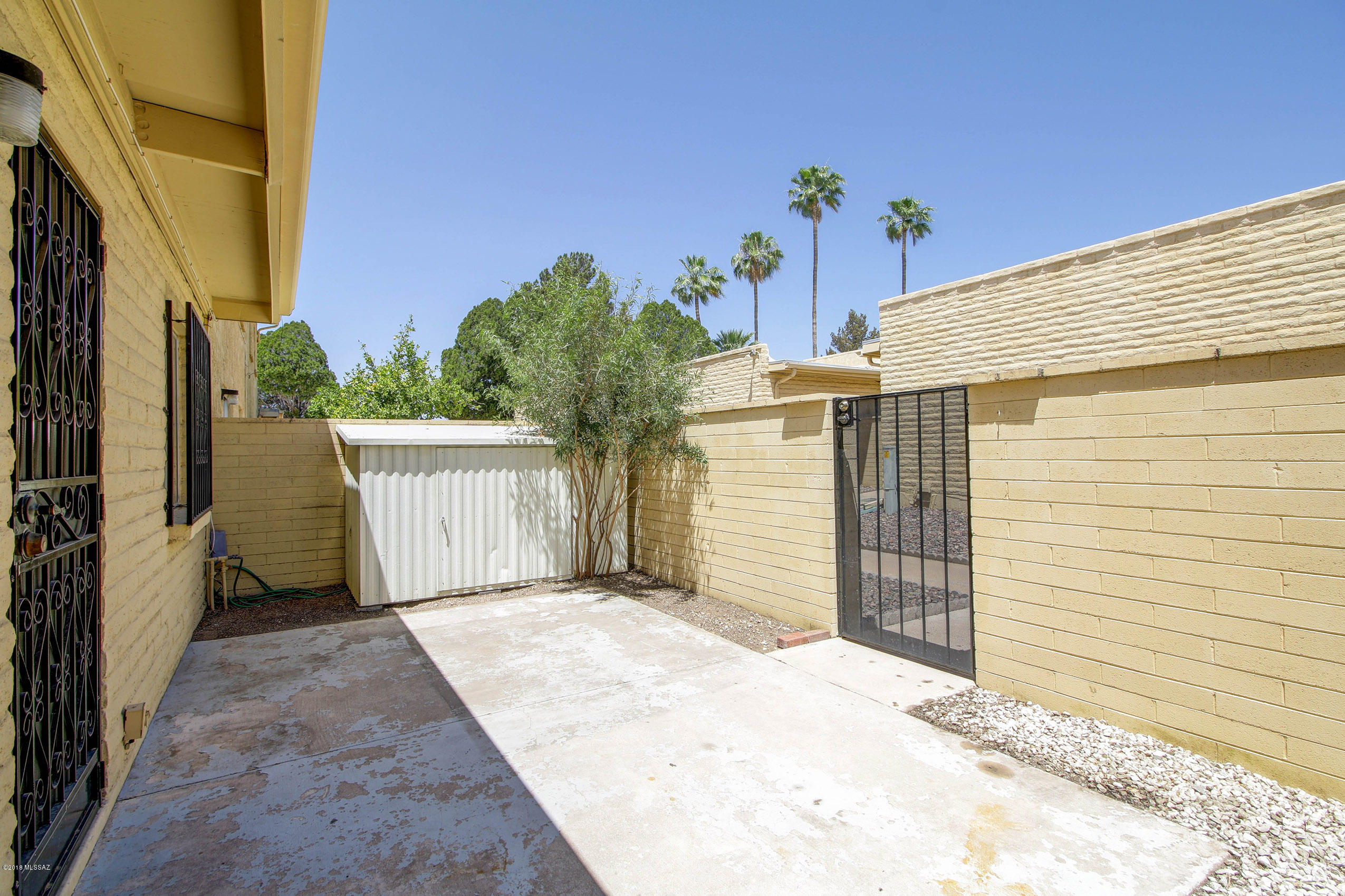 Villa Del Vista Condominium - Residential