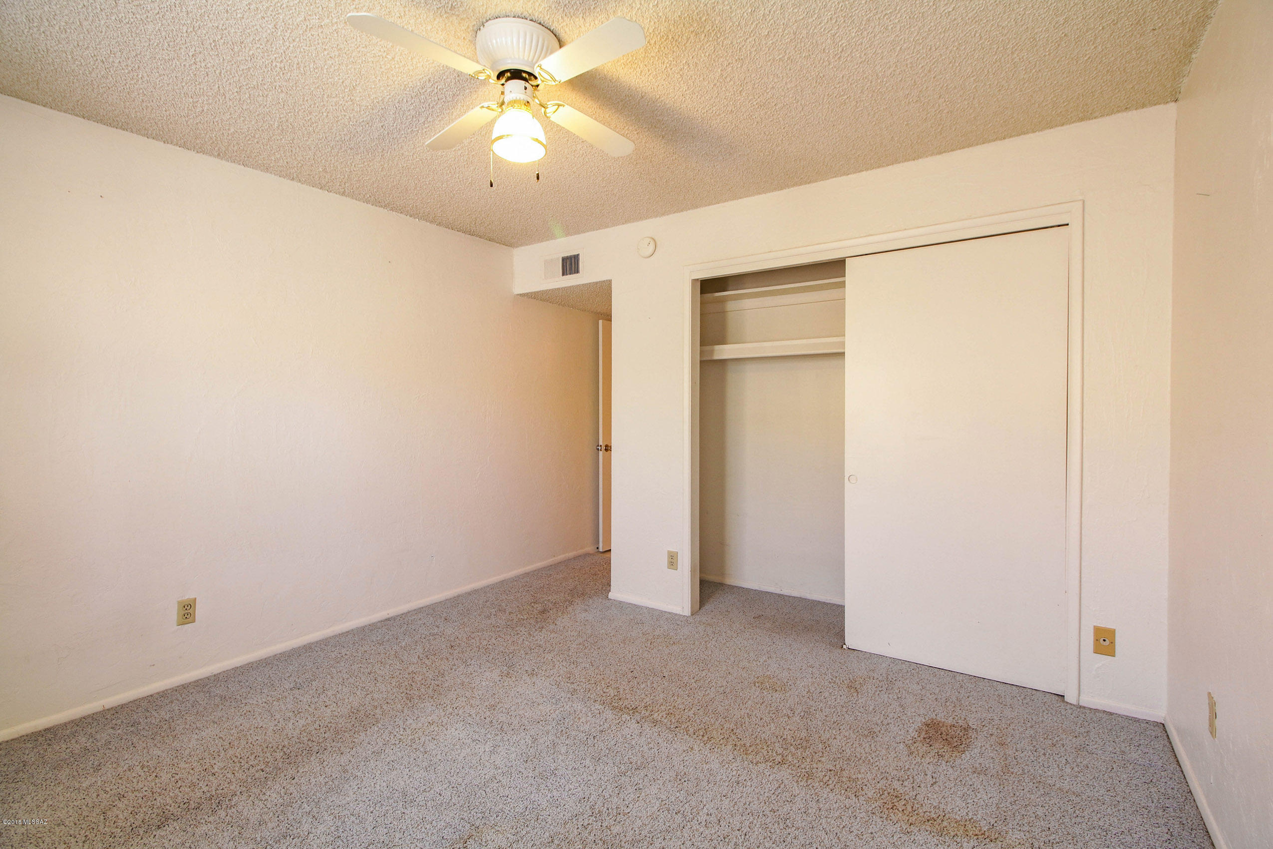 Villa Del Vista Condominium - Residential