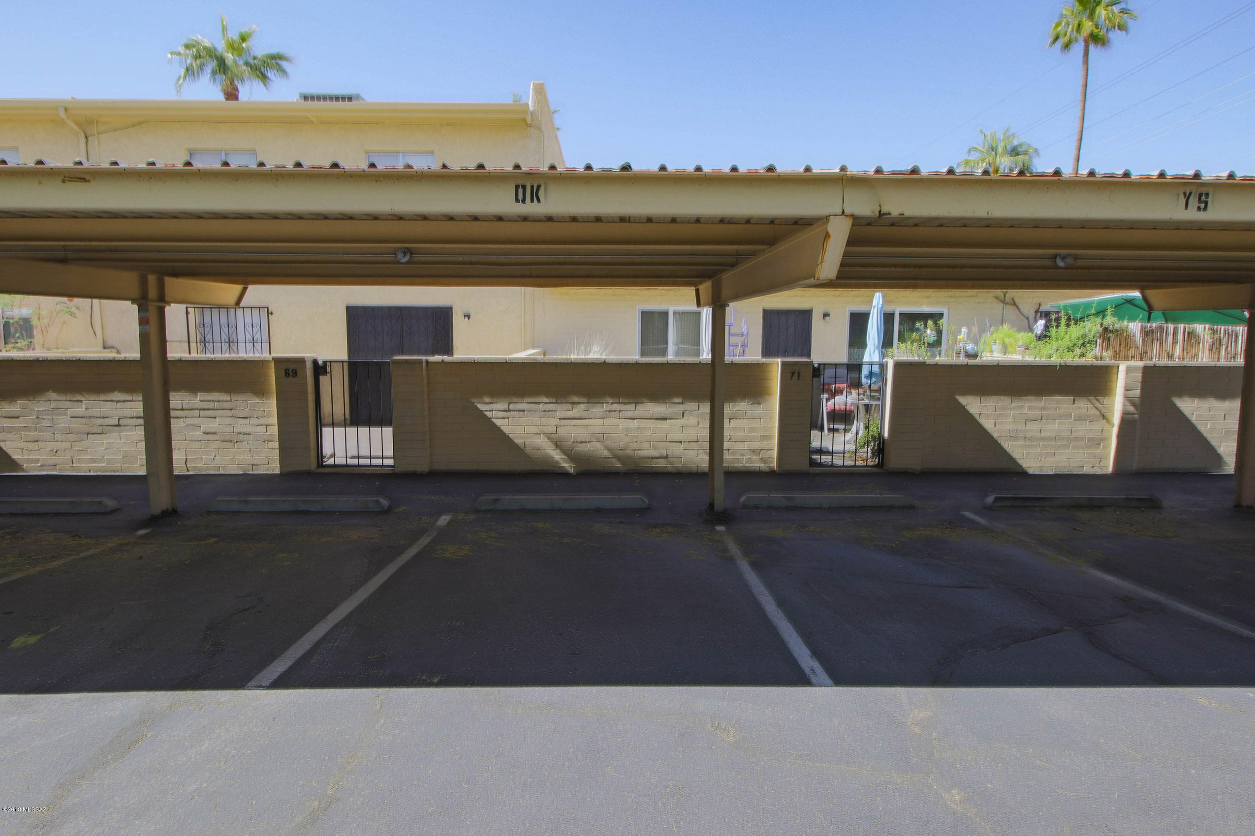 Villa Del Vista Condominium - Residential