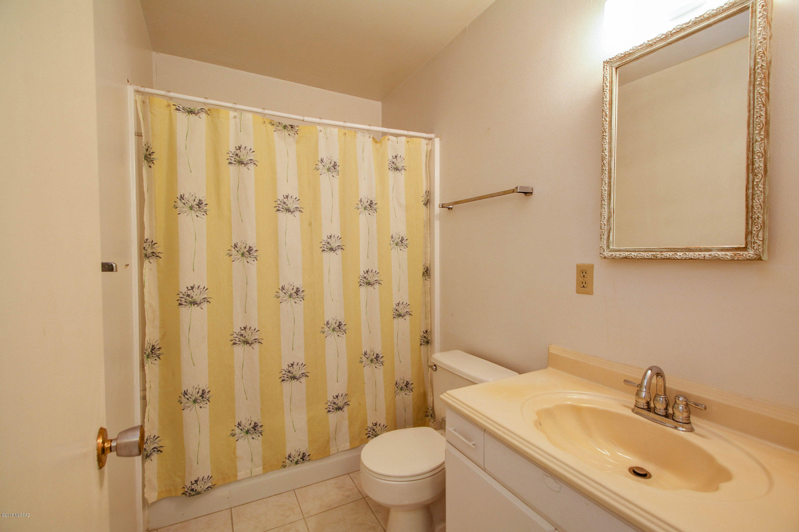 Villa Del Vista Condominium - Residential