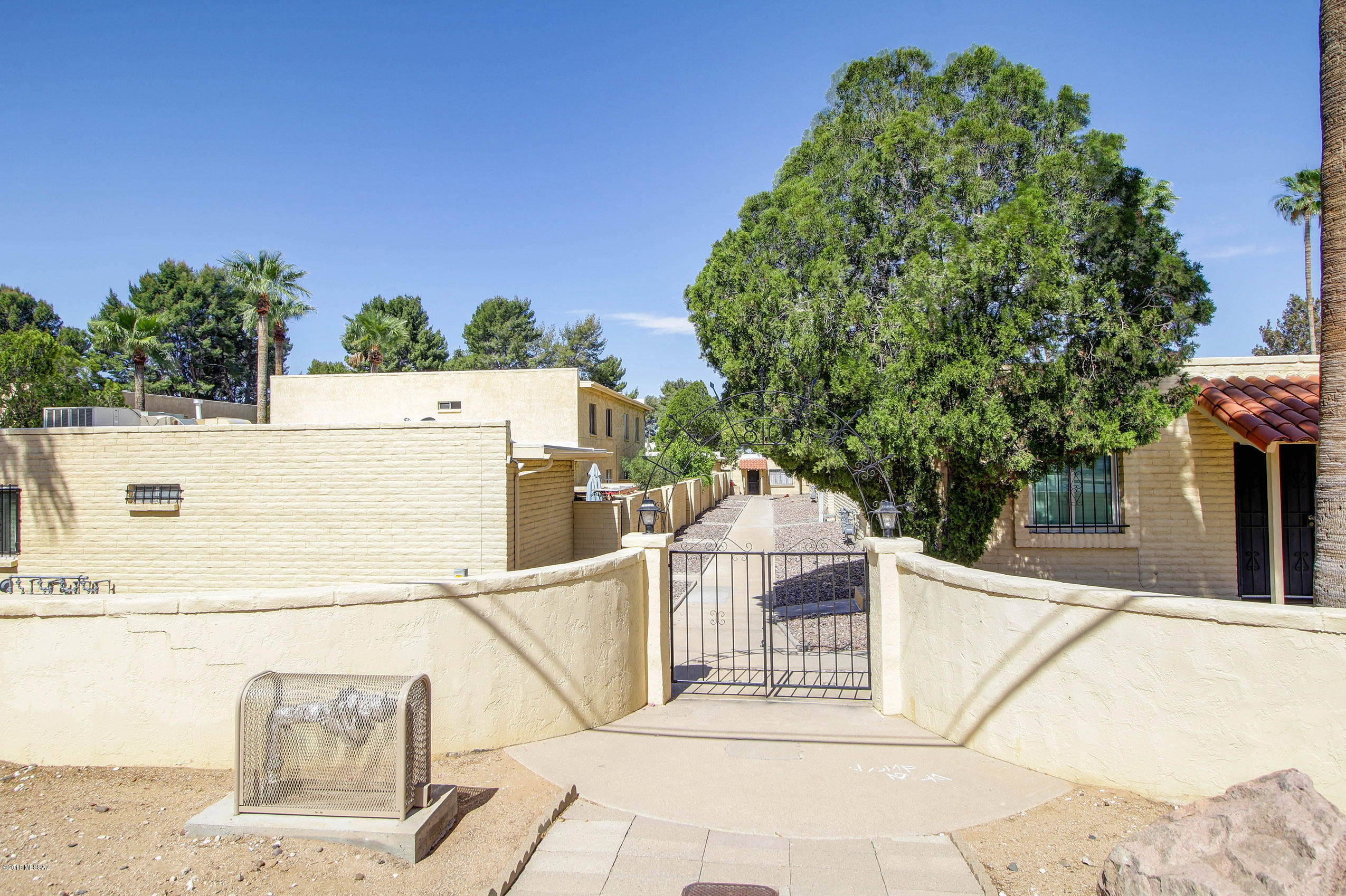 Villa Del Vista Condominium - Residential