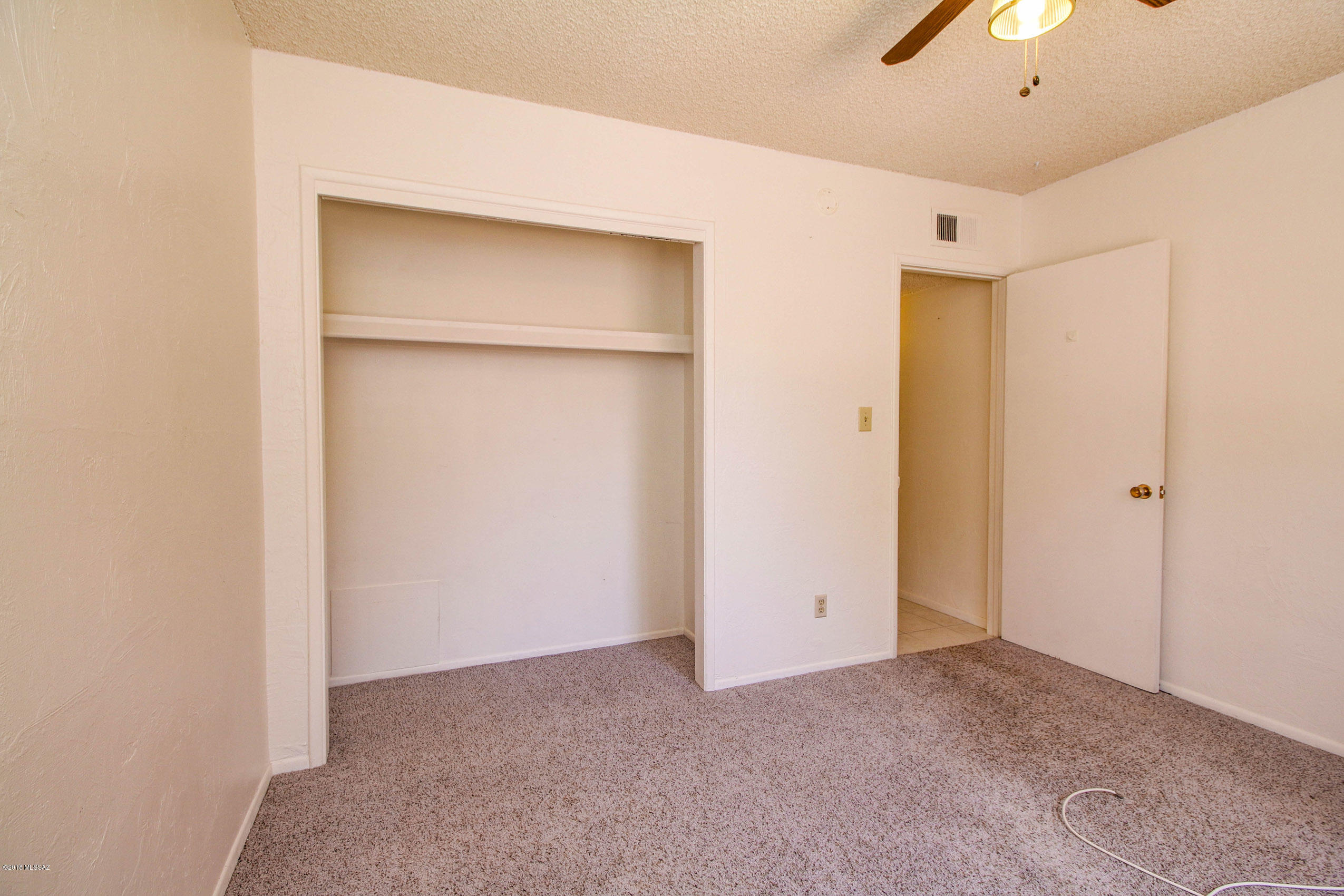 Villa Del Vista Condominium - Residential