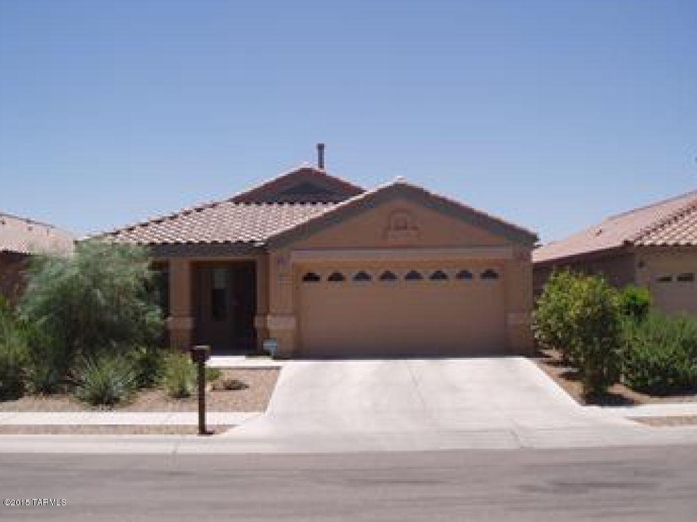 Pre-approved short sale, able to close quickly.  Beautiful Eastside Lennar home with upgrades. Maple cabinets double roll out trays and bullnose laminate countertops. Upgraded appliances, ceiling fans, plant shelves, and vaulted ceilings, neutral carpet and ceramic tile. Landscaping has auto drip in the front and rear yards. Tenants require 30 days notice to vacate.