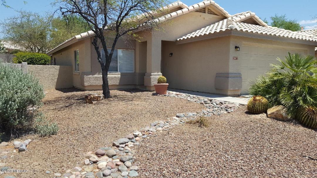 Open floor plan and vaulted ceilings give this home a spacious feel. Eat-in kitchen with breakfast bar opens to a nice, relaxing back yard with mature landscaping and covered patio. Plenty of kitchen cabinets, pullout shelves, lots of counter space and built-in pantry. Nice size master BR with private bath, double sinks and walk-in closet. Newer A/C, fridge, int/ext paint and everything nice, clean and ready for move-in! Great OV Canada Hills neighborhood in a quiet cul-de-sac, close to walking/biking trails, shopping/ restaurants/ entertainment, OV Library, OV Community Center w/golf, swimming, tennis, fitness center, senior and youth classes/programs.  Close to popular Wilson K-8 and Ironwood Ridge schools or a short drive to new STEM and Charter schools.