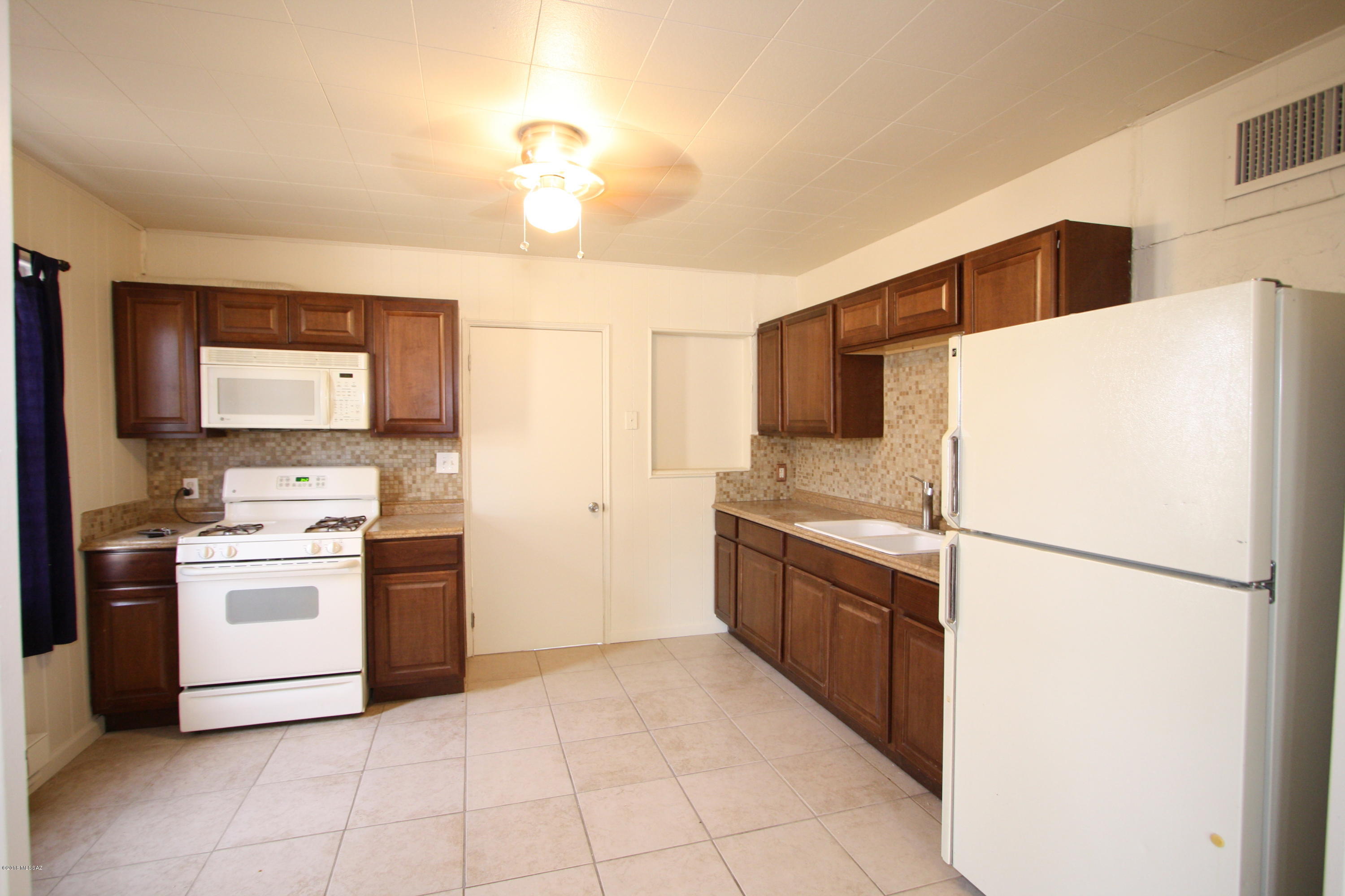 Catalina Poultry Acres NO 3 - Residential Lease