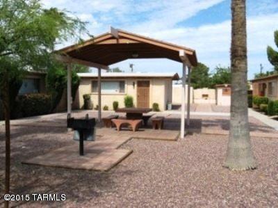 Don't miss out on this great investment property! This property has excellent stable rental history with little to no rental loss. Rental turnover is minimal with wonderful tenants. Well maintained!