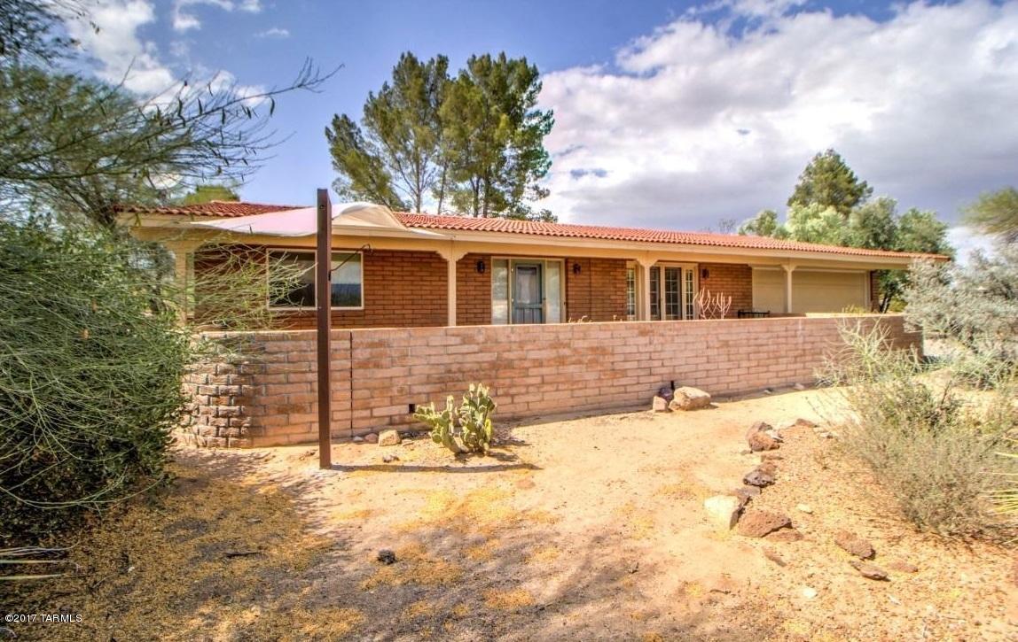 Location, Location, center of town, best mature desert setting in all of Green Valley. Unique lot with a mountain view. This home is all tile except for two carpeted bedrooms. An Extra bonus is a wheel chair accessible multipurpose room with adjacent full bathroom.  Lovely, Livible and Loveable. Come see.