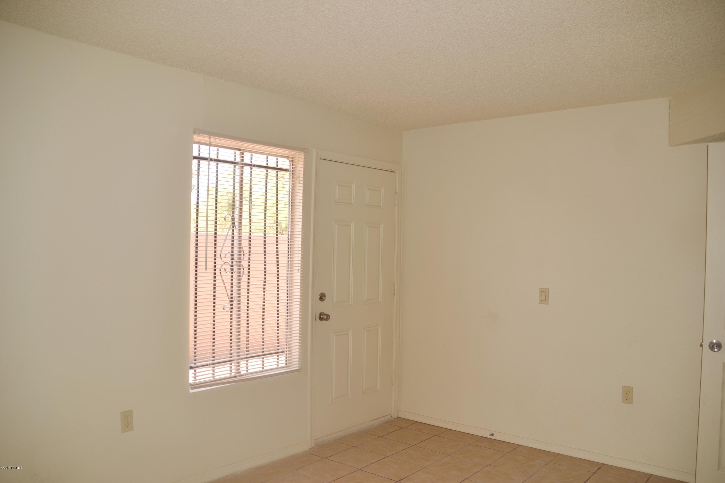 El Rio Townhomes (1-11) - Residential