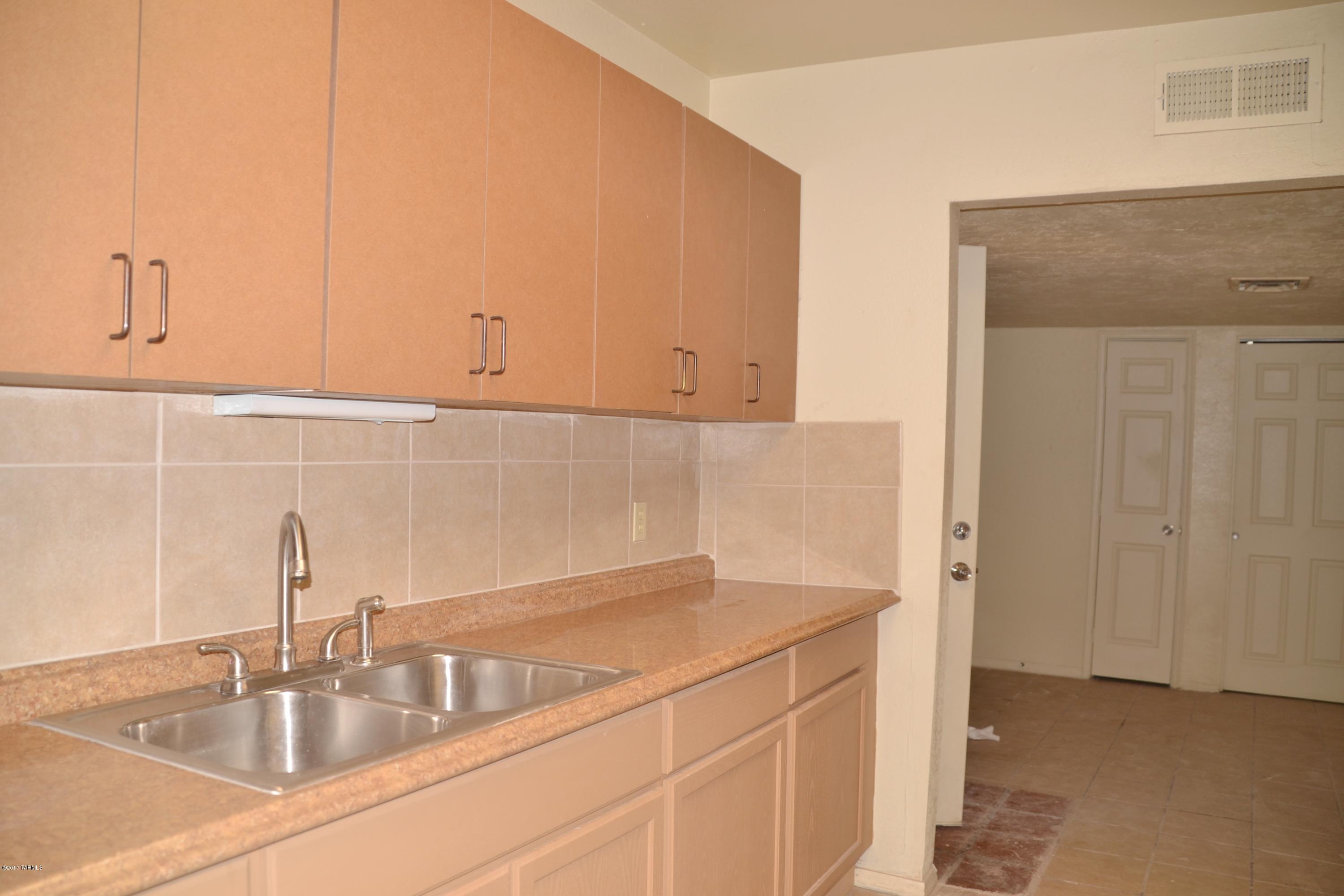 El Rio Townhomes (1-11) - Residential