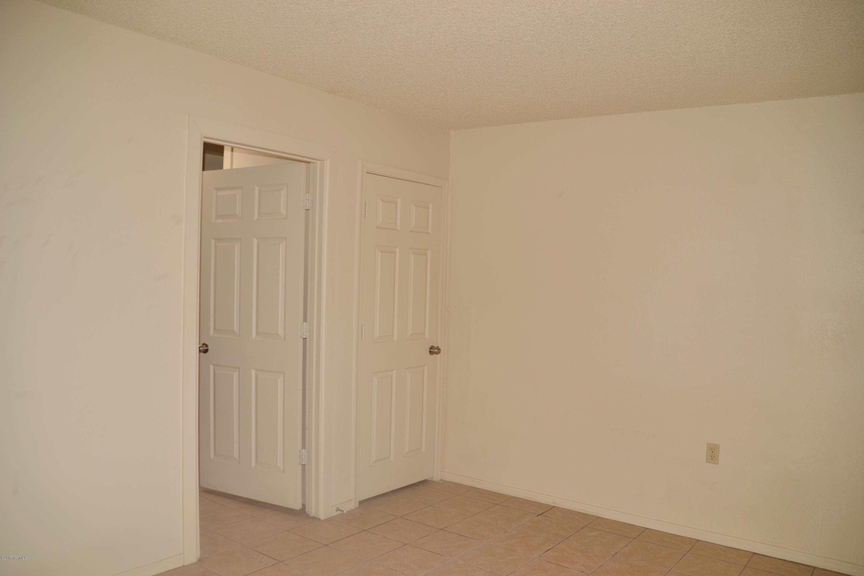 El Rio Townhomes (1-11) - Residential