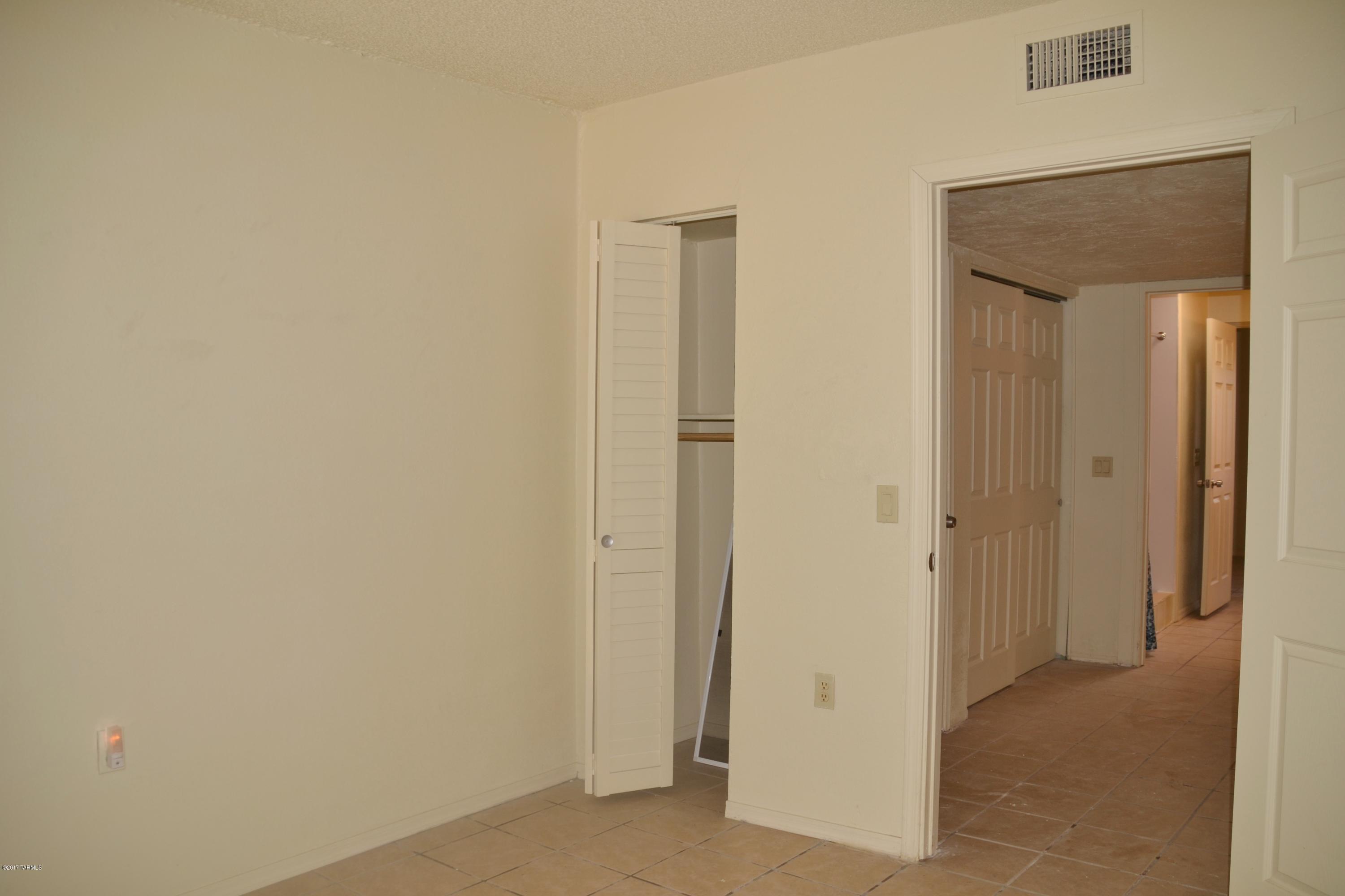 El Rio Townhomes (1-11) - Residential