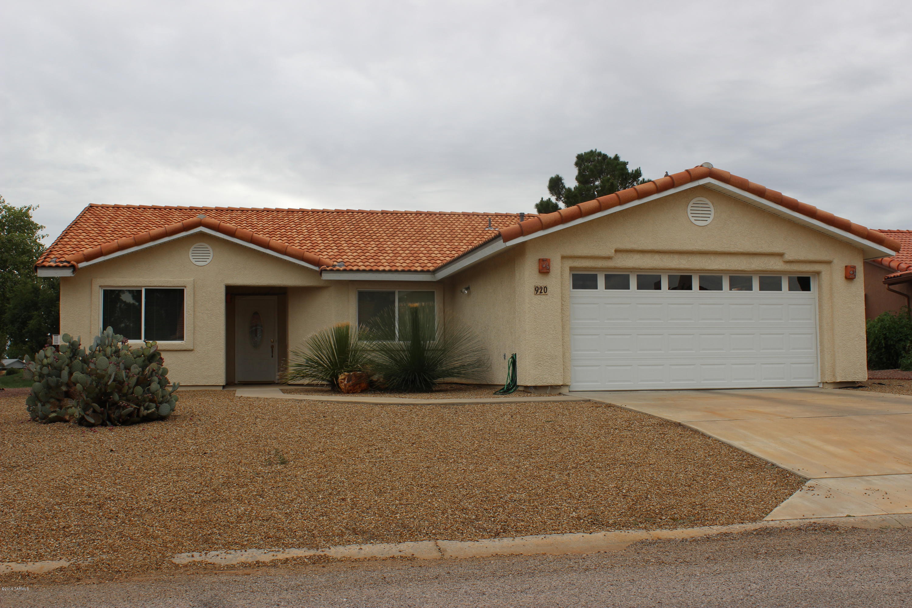 3 bedroom southwest custom home (1897sf) built by Tim Heine in 2003.  OPEN FLOOR PLAN. Gourmet kitchen with granite counter tops, numerous hickory cabinets, corner lazy susan, skylight, lg center island, and pantry.  Arizona room off kitchen with formal dining room.  The Master suite has a separate walk in shower, walk in closet, and dual sinks. Additional bedrooms are roomy and have generous walk in closets. South facing backyard overlooking former 3rd T-box and fairway. Take advantage of the incredible Arizona weather on your comfortable covered screened in back patio. Two car garage w/epoxy floor,  workbench, storage shelves, opener, separate utility room, water softener. Rock landscaping front and back; auto watering system for plants. Furniture negotiable. Priced to sell: FIRM
