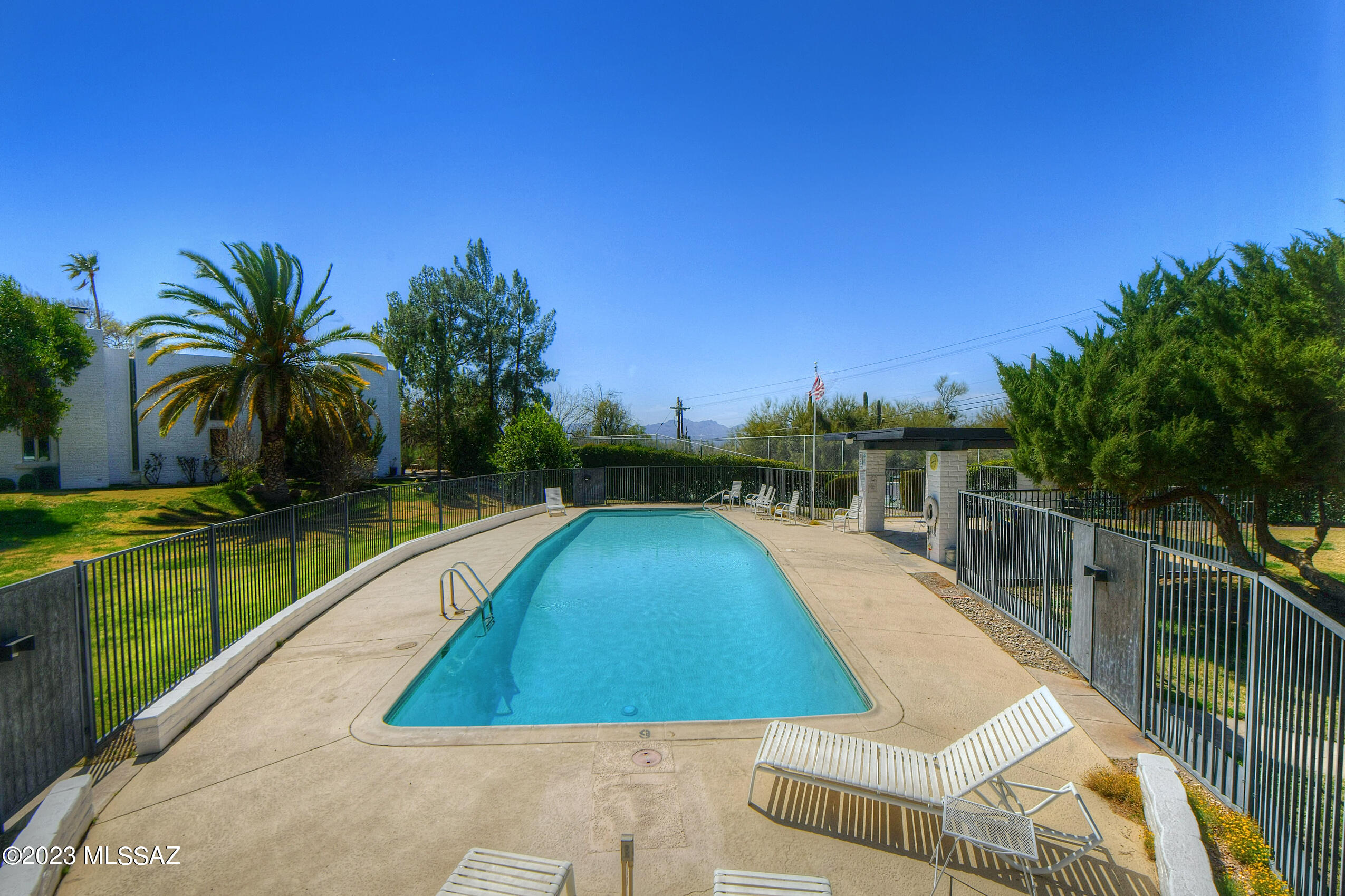 Las Lomitas (1) - Residential