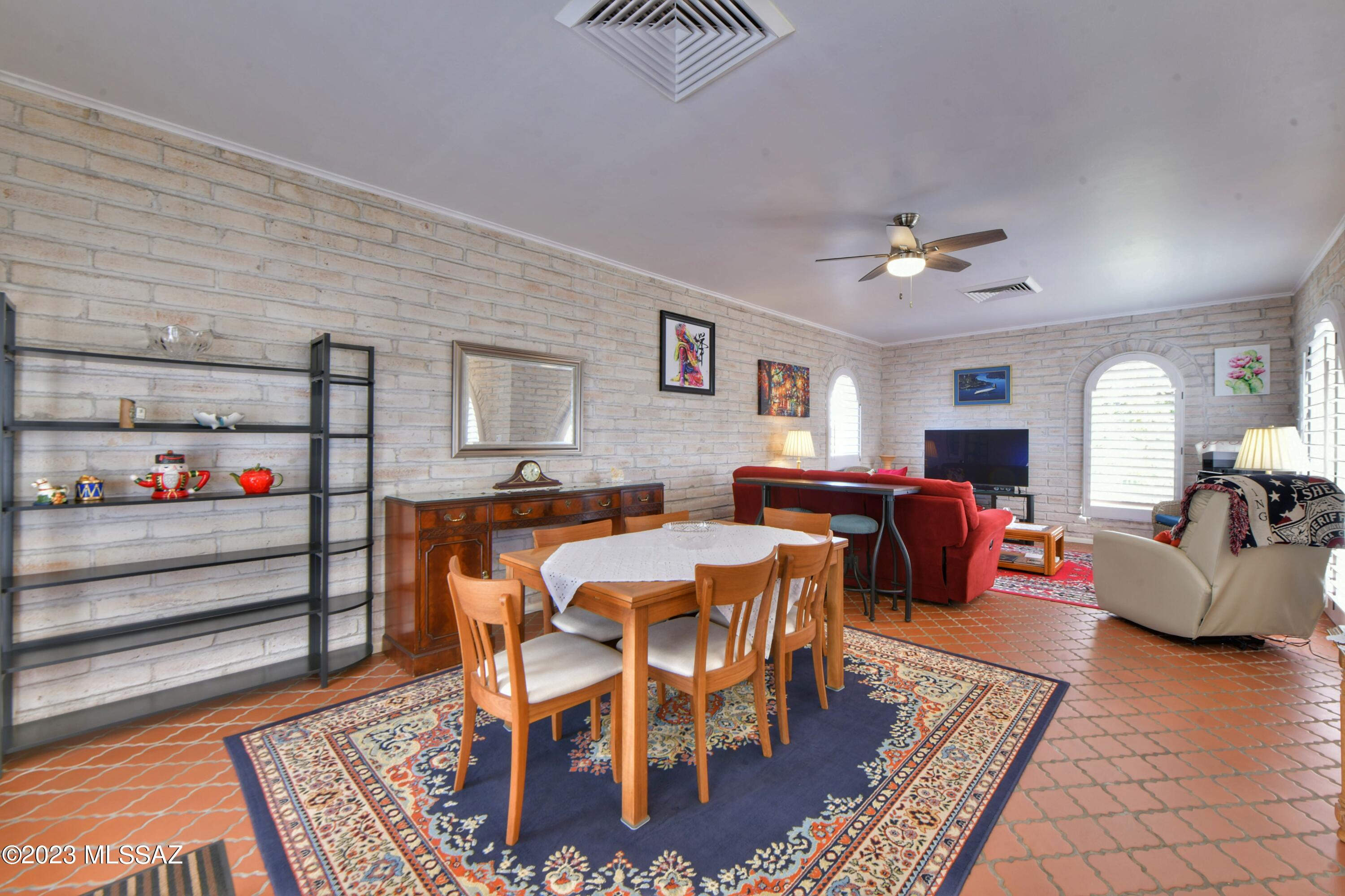 Las Lomitas (1) - Residential