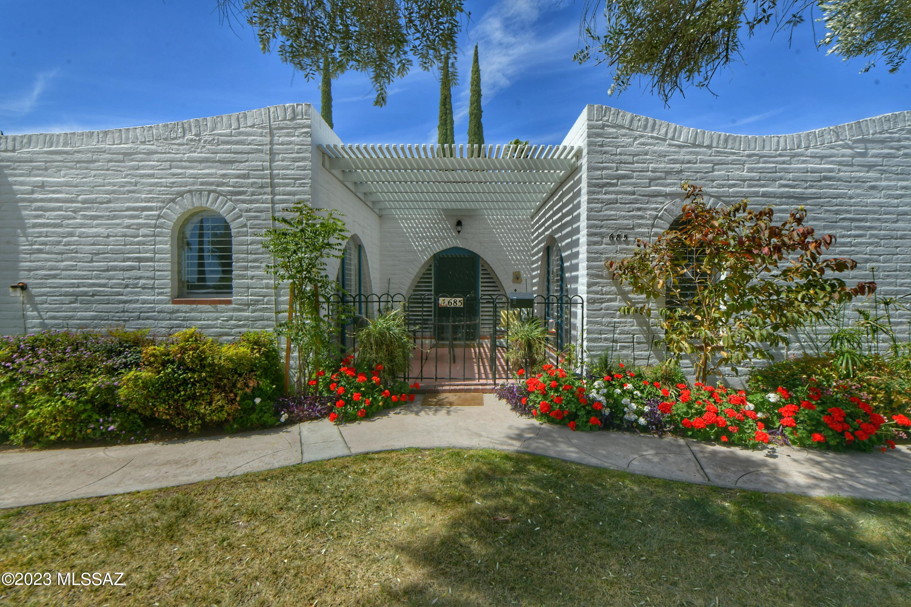 Las Lomitas (1) - Residential