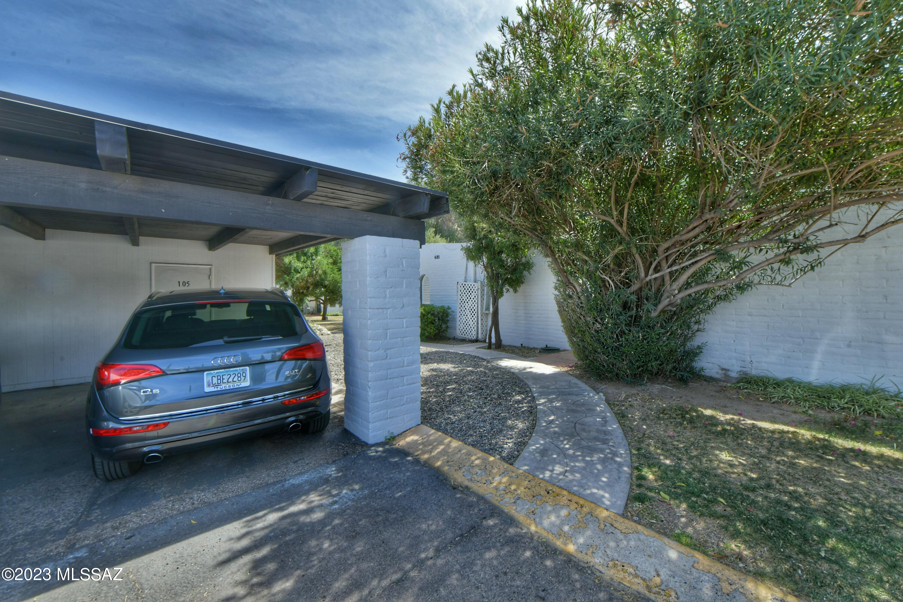 Las Lomitas (1) - Residential
